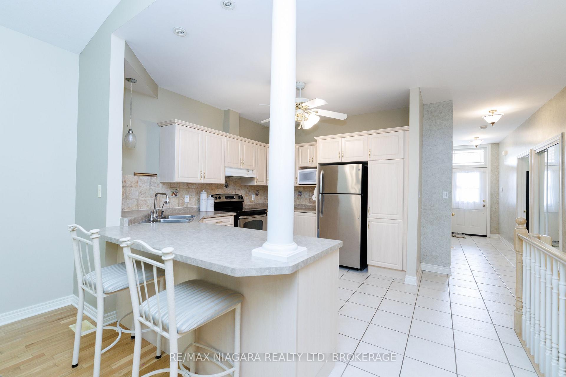 Photo 7 of Unit 8, 3300 Montrose Road, Niagara Falls, Mt. Carmel — HOMEH