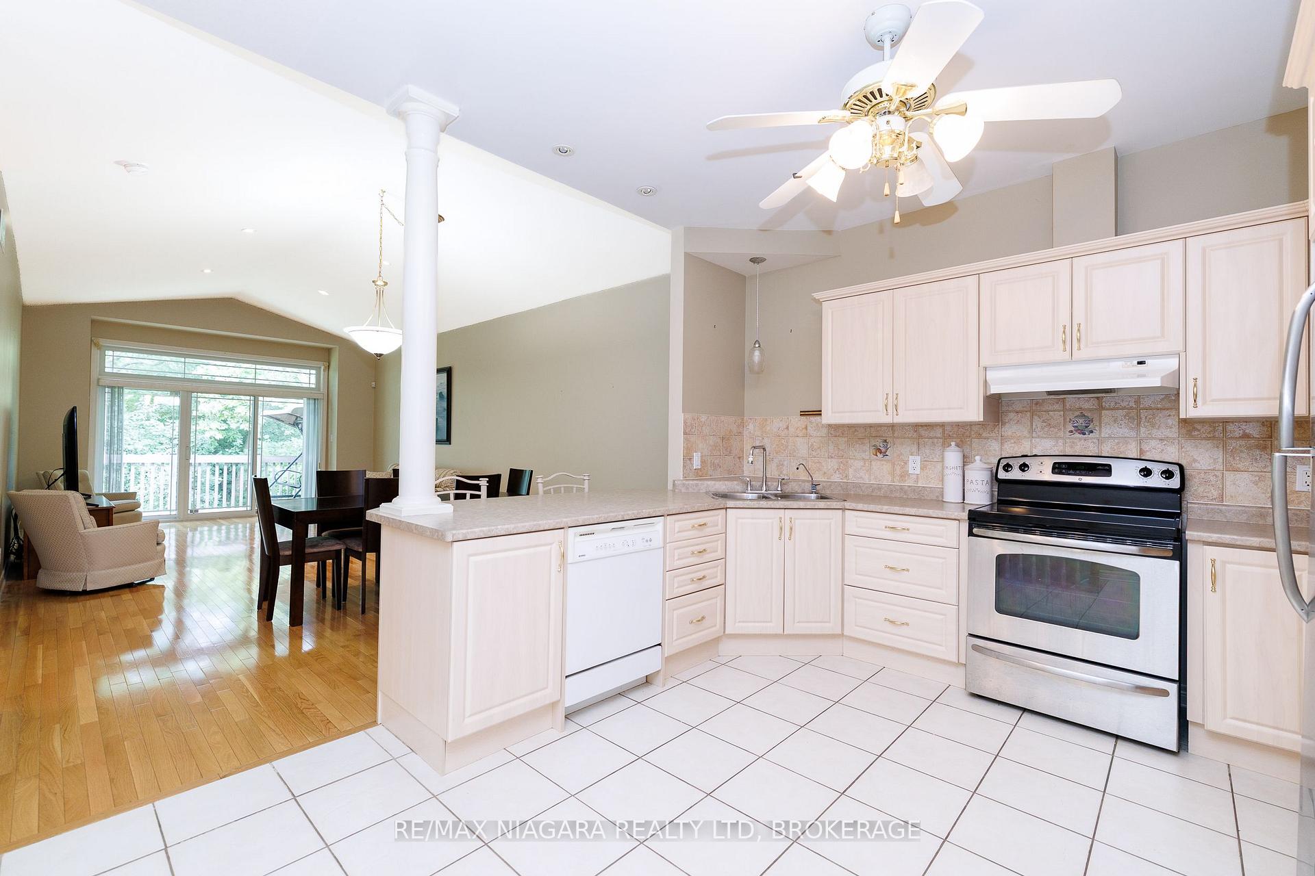 Photo 9 of Unit 8, 3300 Montrose Road, Niagara Falls, Mt. Carmel — HOMEH