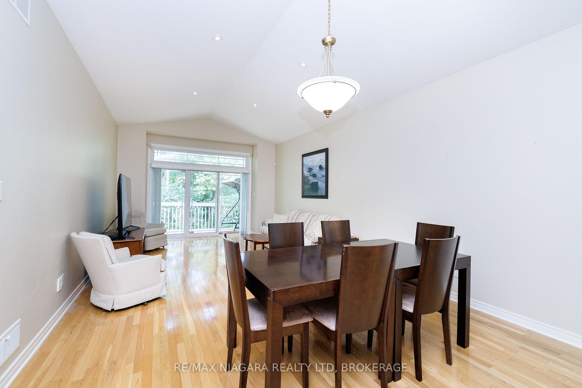 Photo 11 of Unit 8, 3300 Montrose Road, Niagara Falls, Mt. Carmel — HOMEH