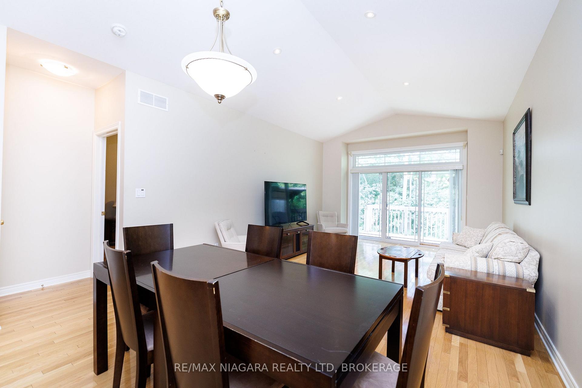 Photo 12 of Unit 8, 3300 Montrose Road, Niagara Falls, Mt. Carmel — HOMEH