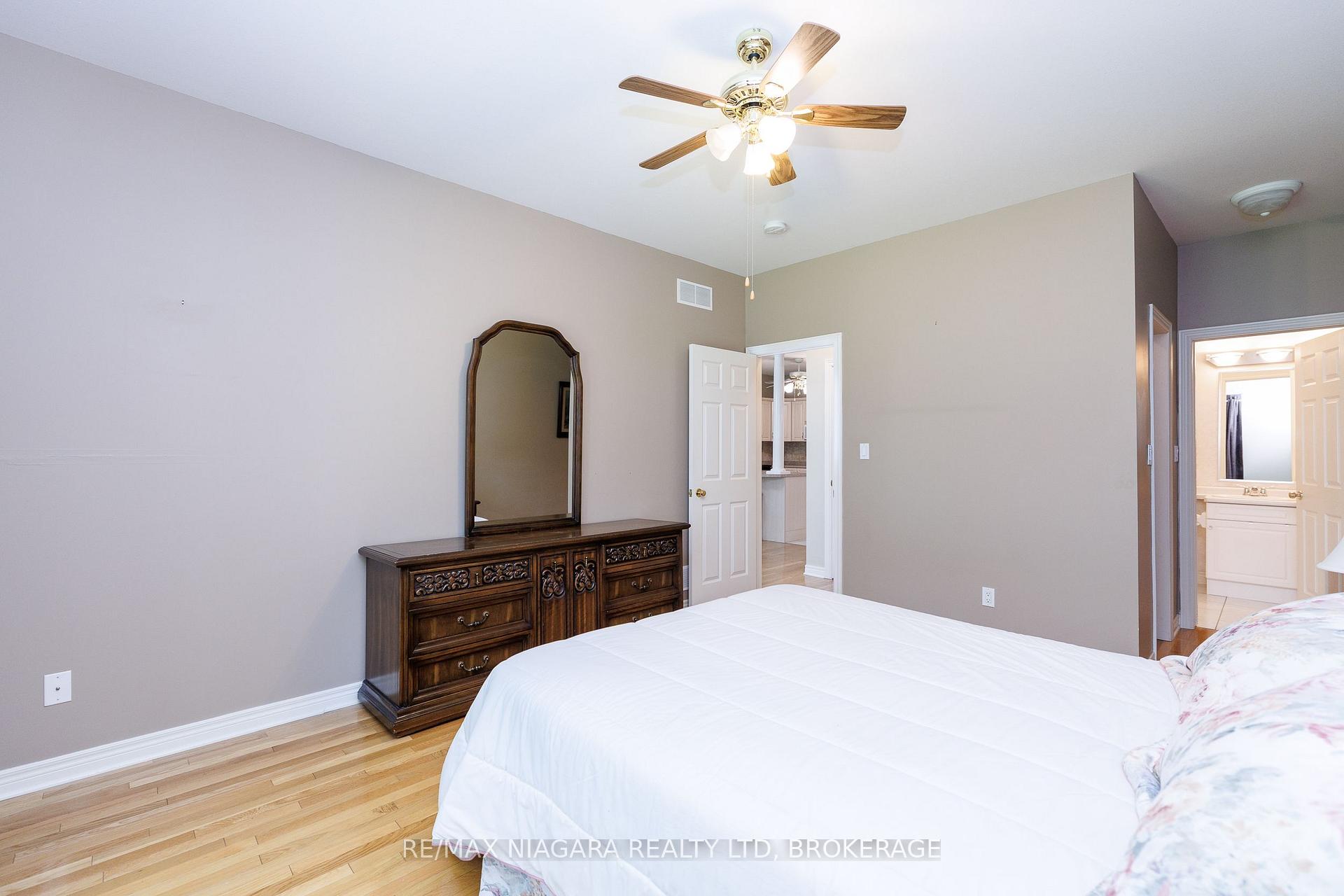 Photo 17 of Unit 8, 3300 Montrose Road, Niagara Falls, Mt. Carmel — HOMEH