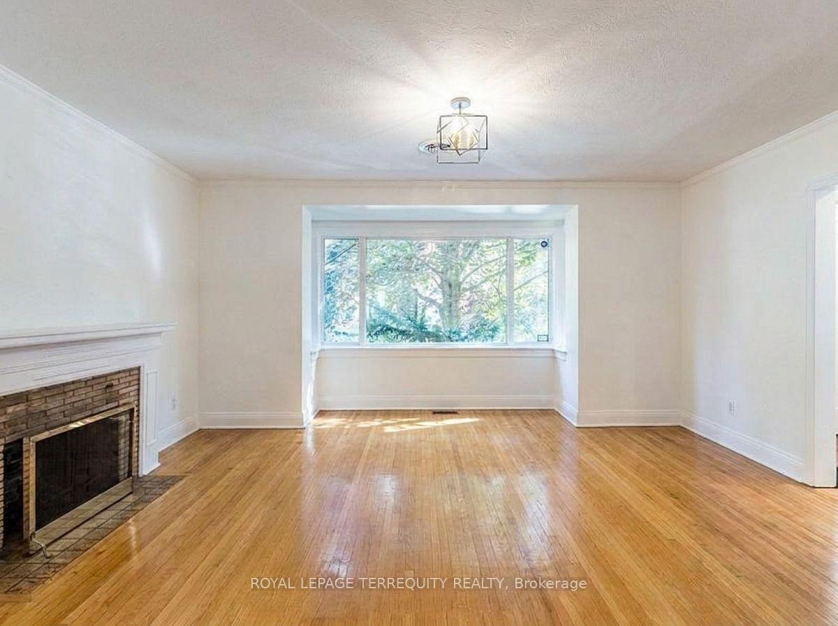 Photo 2 of 24 Elsfield Road, Etobicoke, Stonegate-Queensway — HOMEH