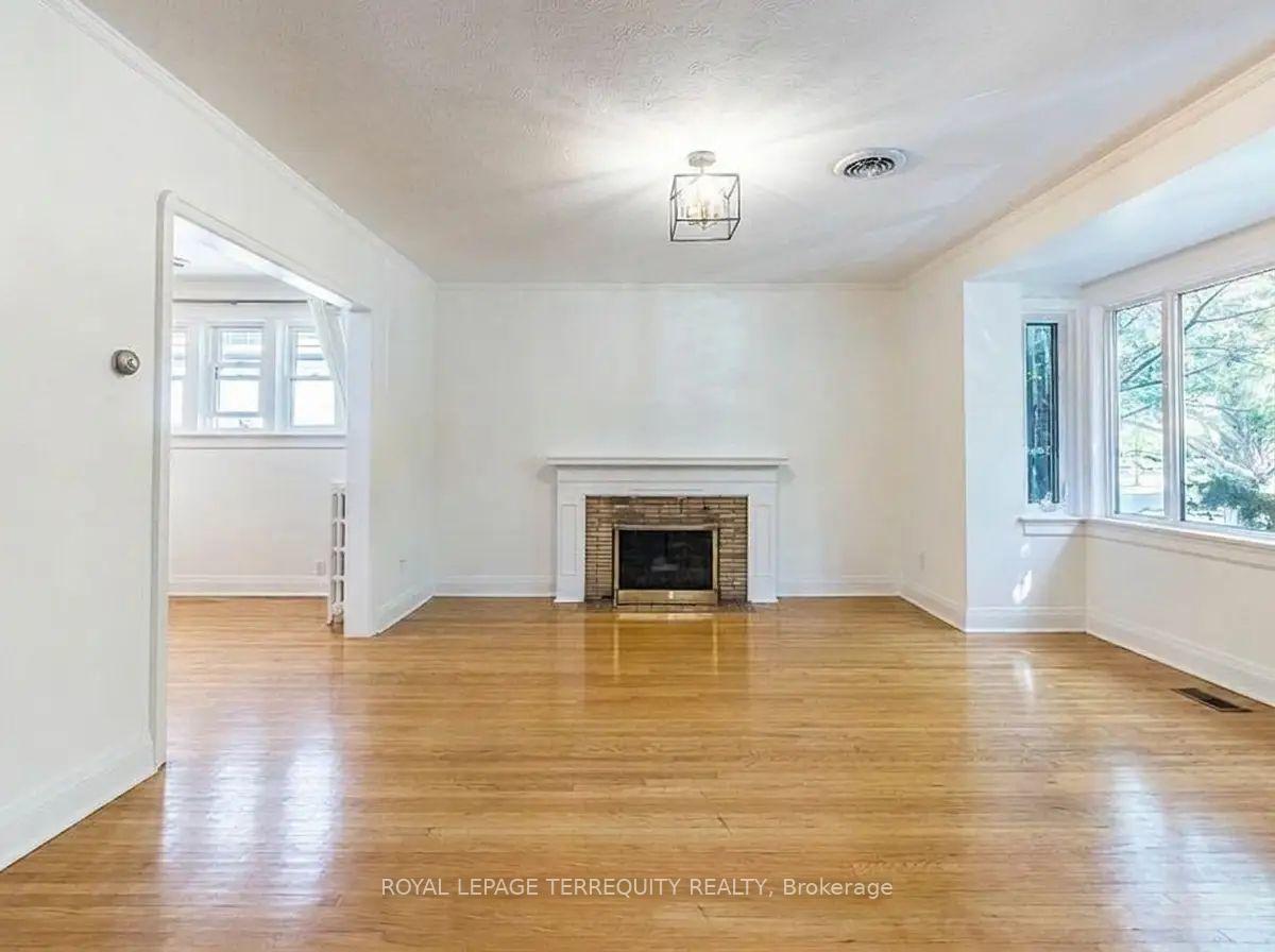 Photo 3 of 24 Elsfield Road, Etobicoke, Stonegate-Queensway — HOMEH