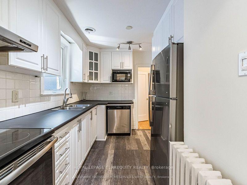 Photo 5 of 24 Elsfield Road, Etobicoke, Stonegate-Queensway — HOMEH