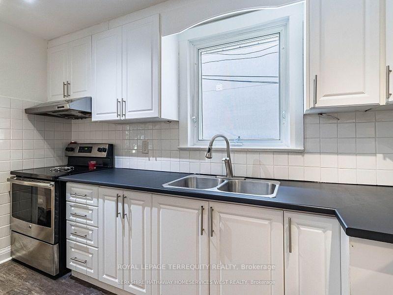 Photo 7 of 24 Elsfield Road, Etobicoke, Stonegate-Queensway — HOMEH