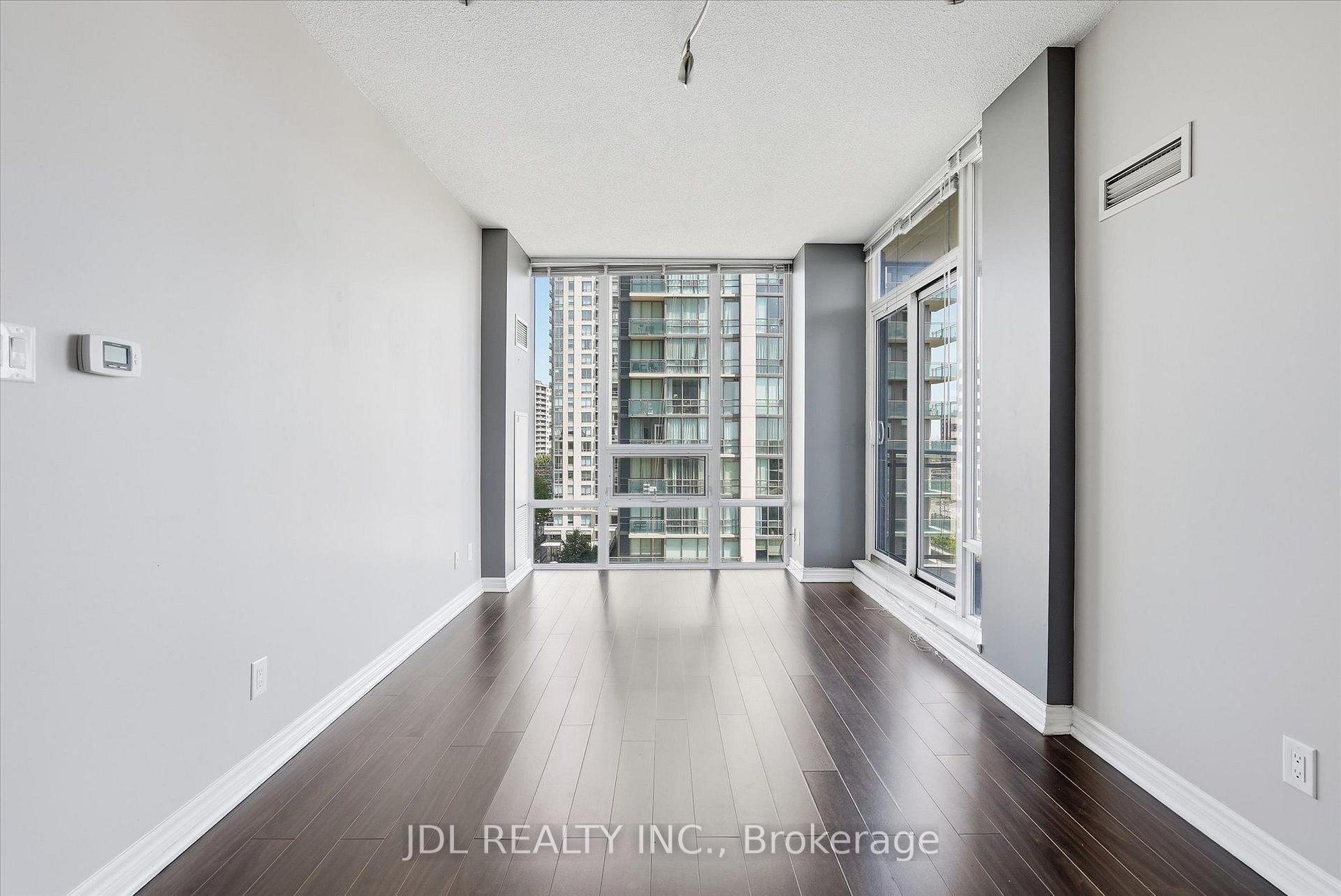 Photo 6 of Unit 811, 3525 Kariya Drive, Mississauga, Fairview — HOMEH