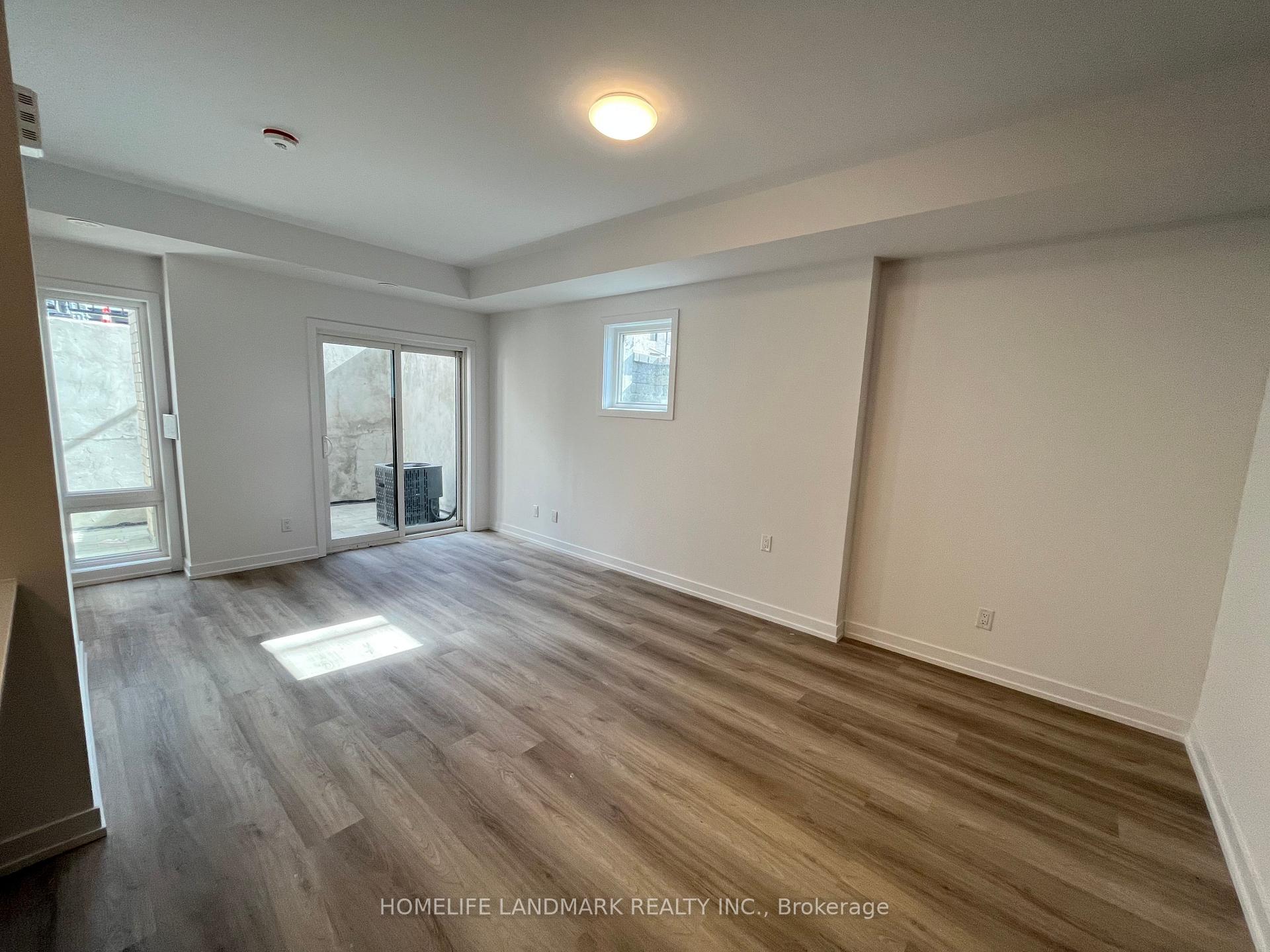 Photo 1 of Unit 316, 5 Bancroft Lane, Richmond Hill, Jefferson — HOMEH