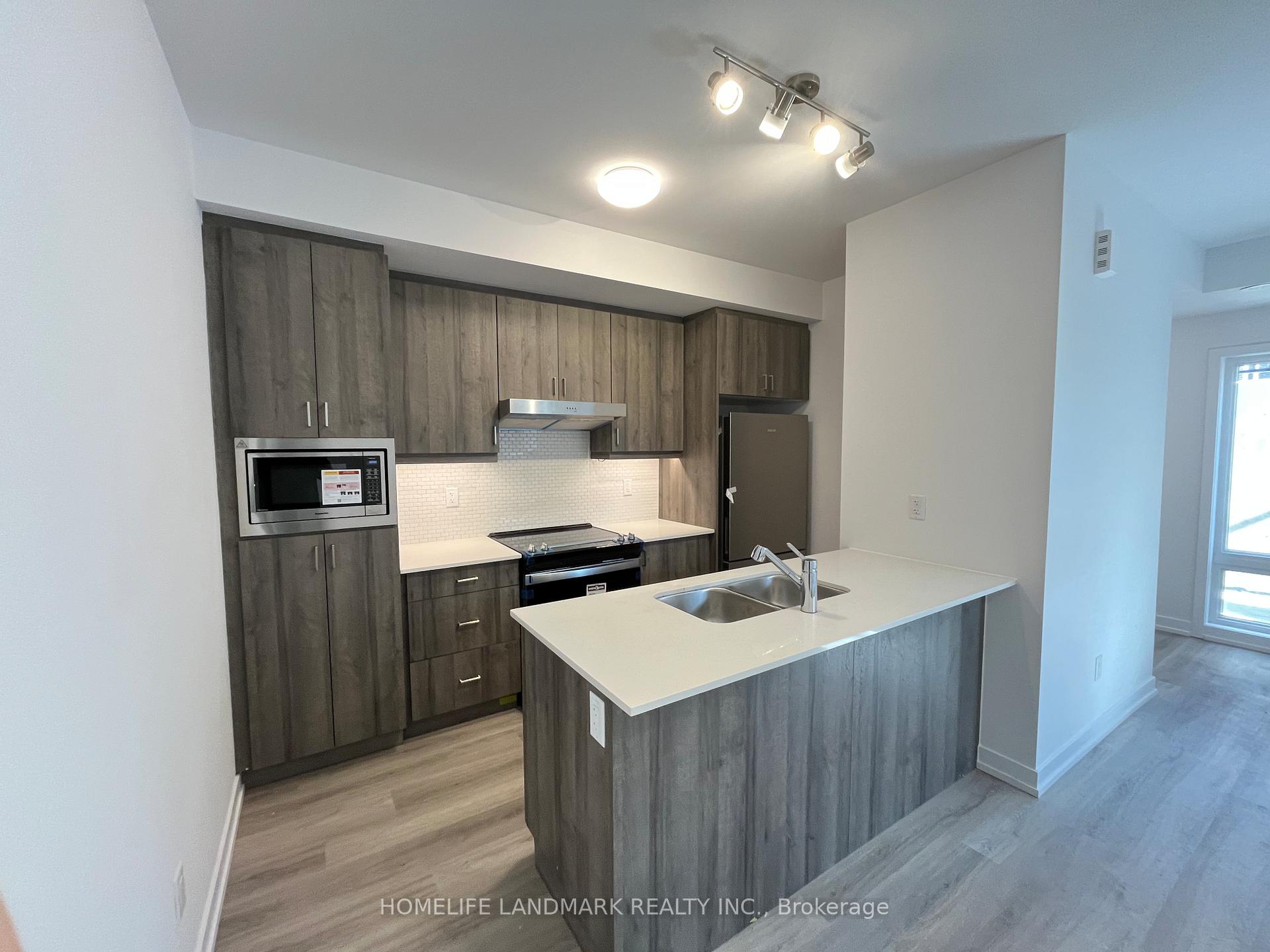 Photo 2 of Unit 316, 5 Bancroft Lane, Richmond Hill, Jefferson — HOMEH