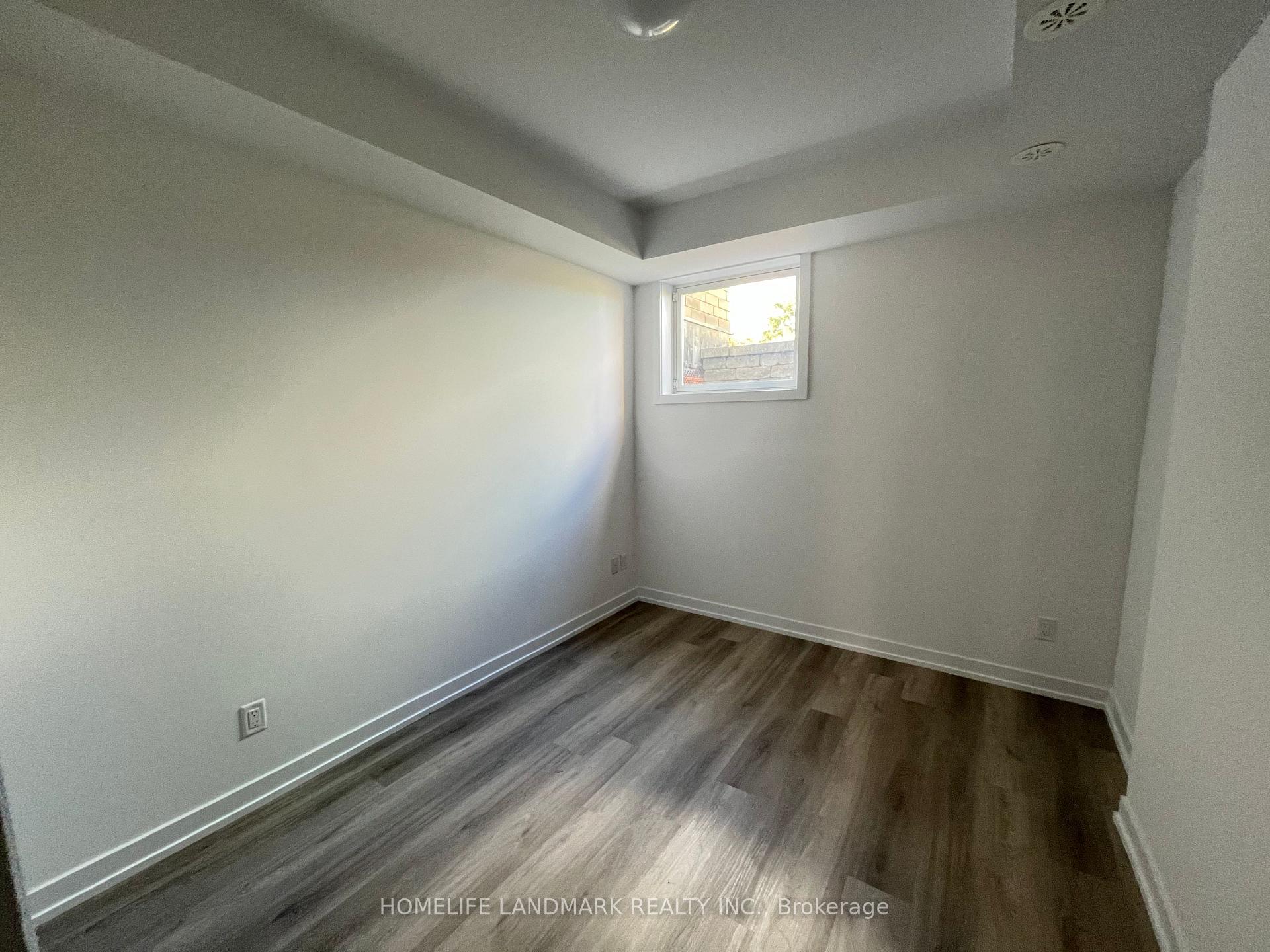 Photo 4 of Unit 316, 5 Bancroft Lane, Richmond Hill, Jefferson — HOMEH