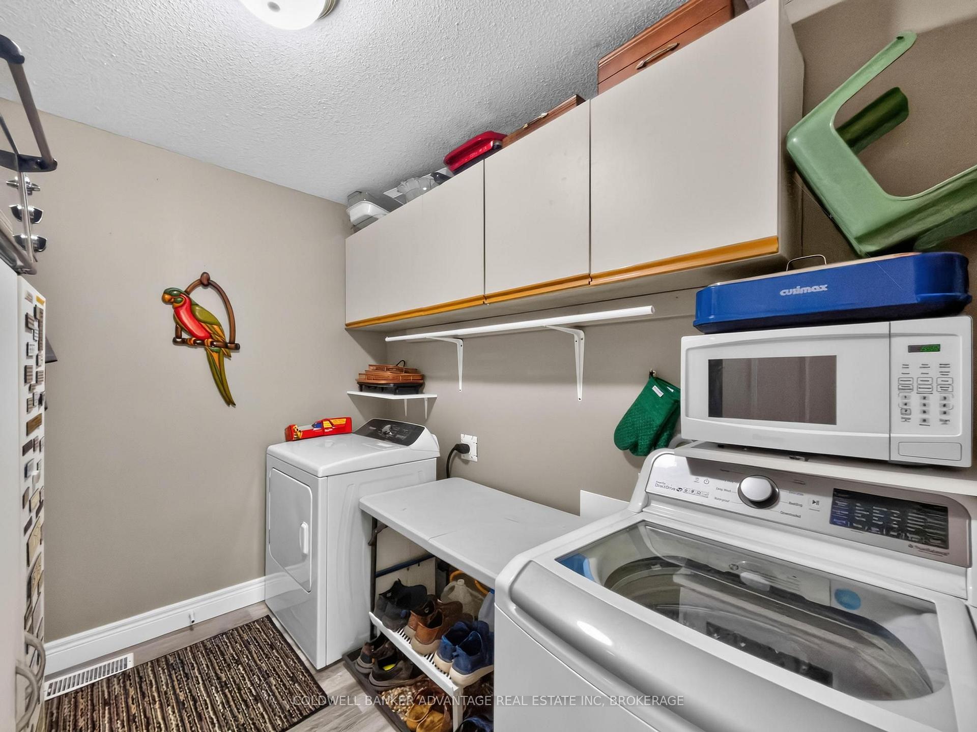 Photo 13 of 386 Foxtail Avenue, Welland, West Welland — HOMEH
