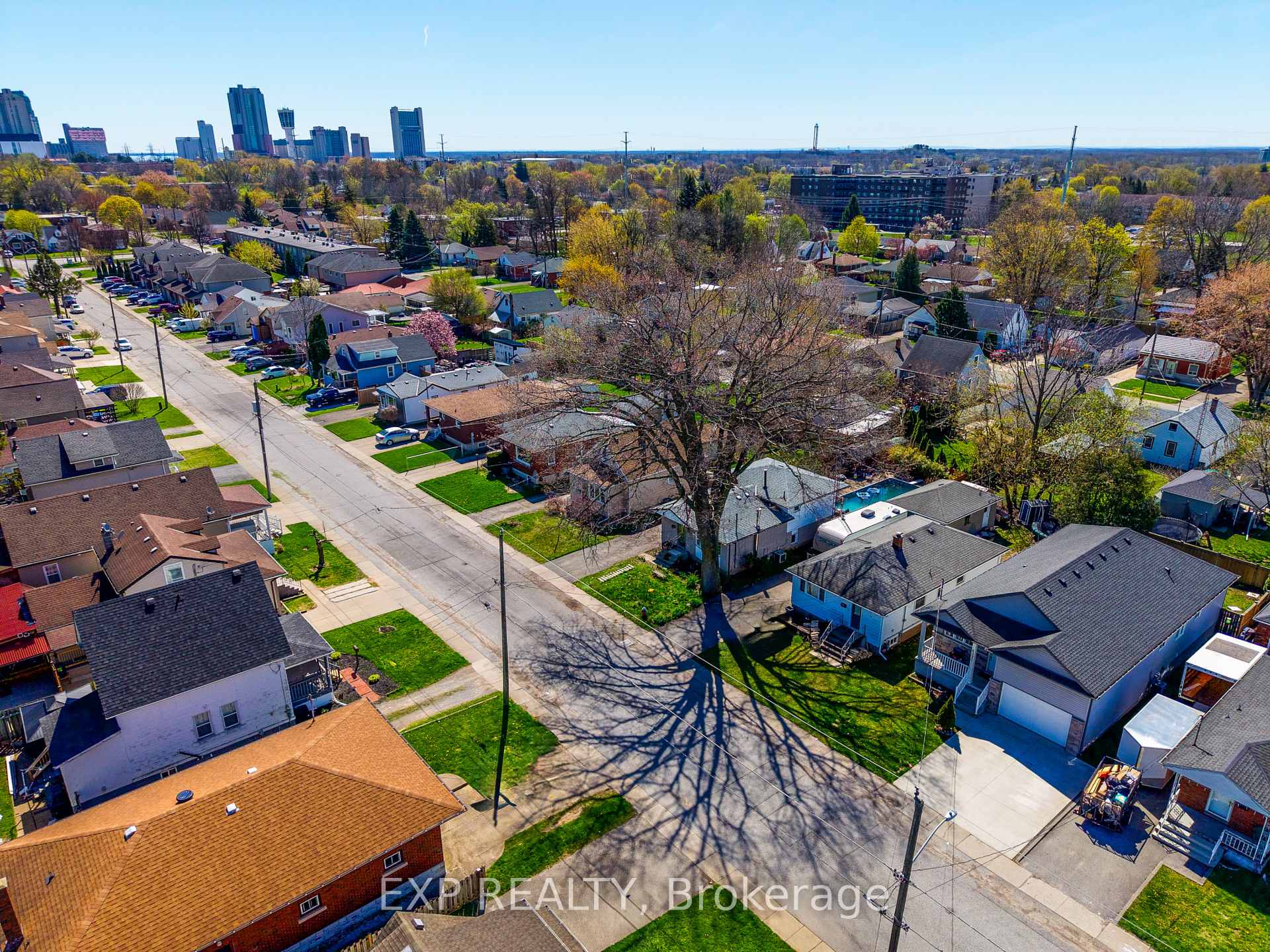 Photo 35 of 6376 Ash Street, Niagara Falls, Dorchester — HOMEH