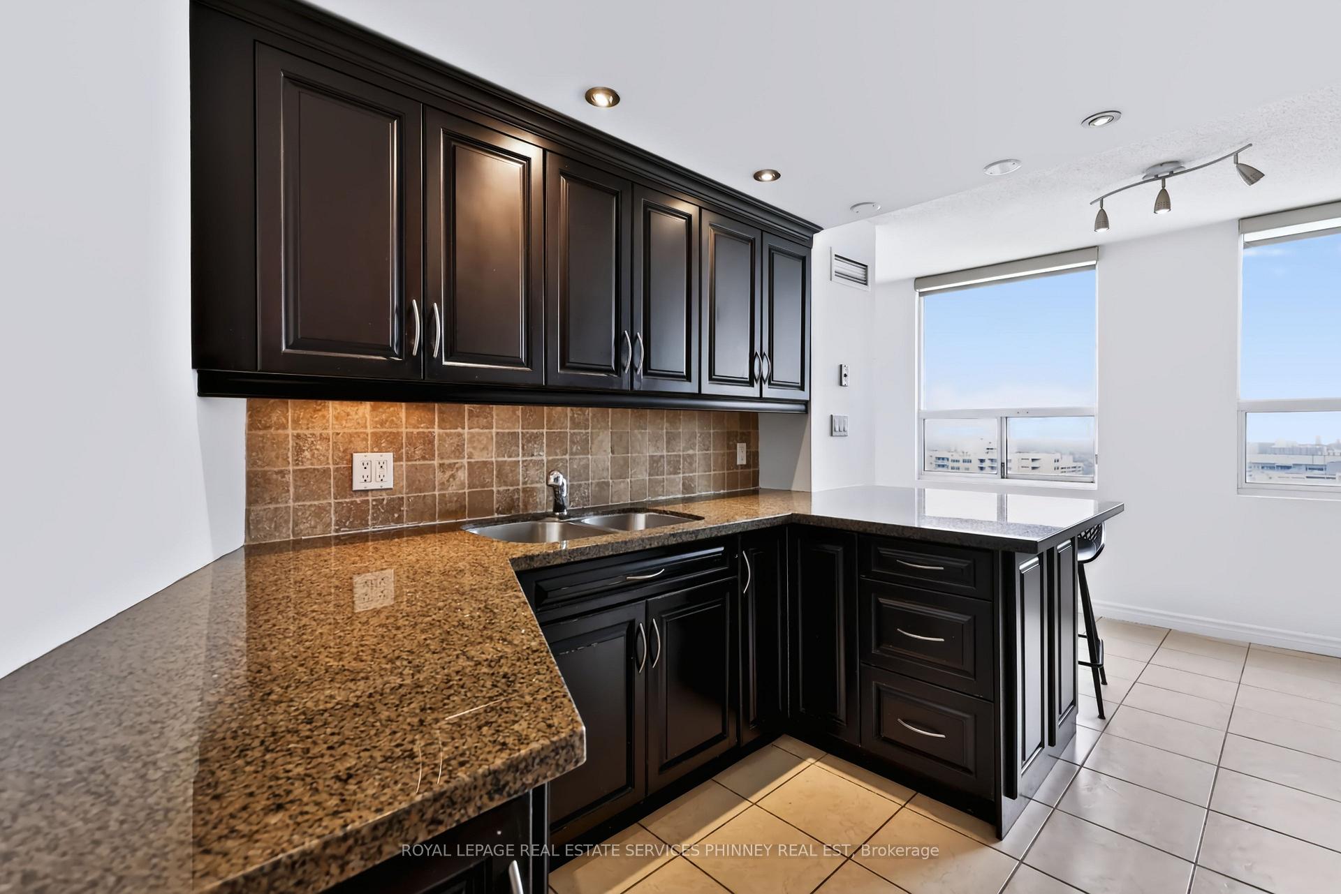 Photo 8 of Unit 2801, 3650 Kaneff Crescent, Mississauga, Mississauga Valleys — HOMEH