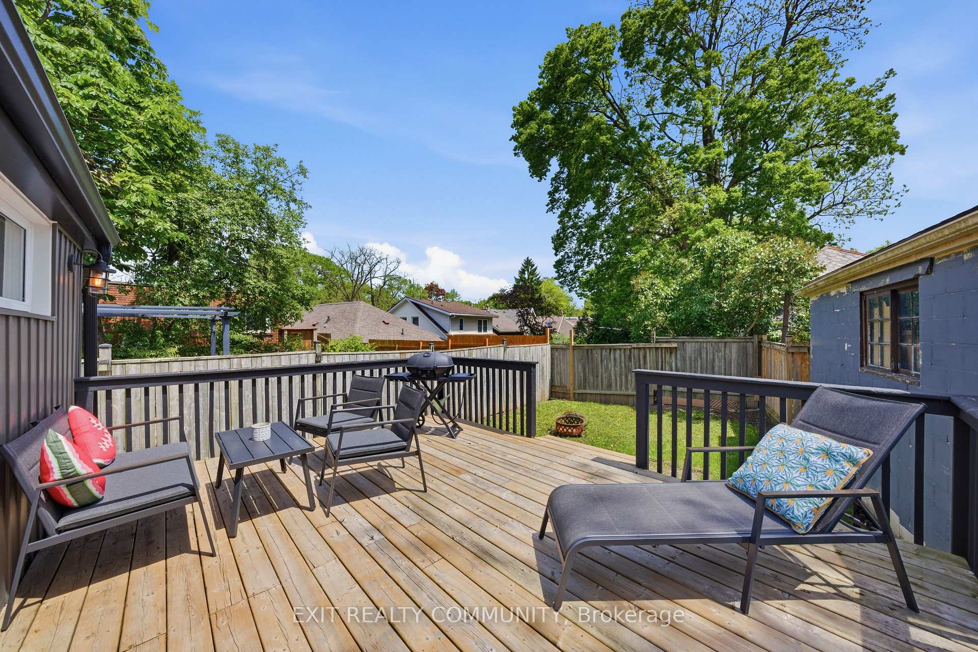 Photo 2 of 20 Wharncliffe Road S, London, South F — HOMEH