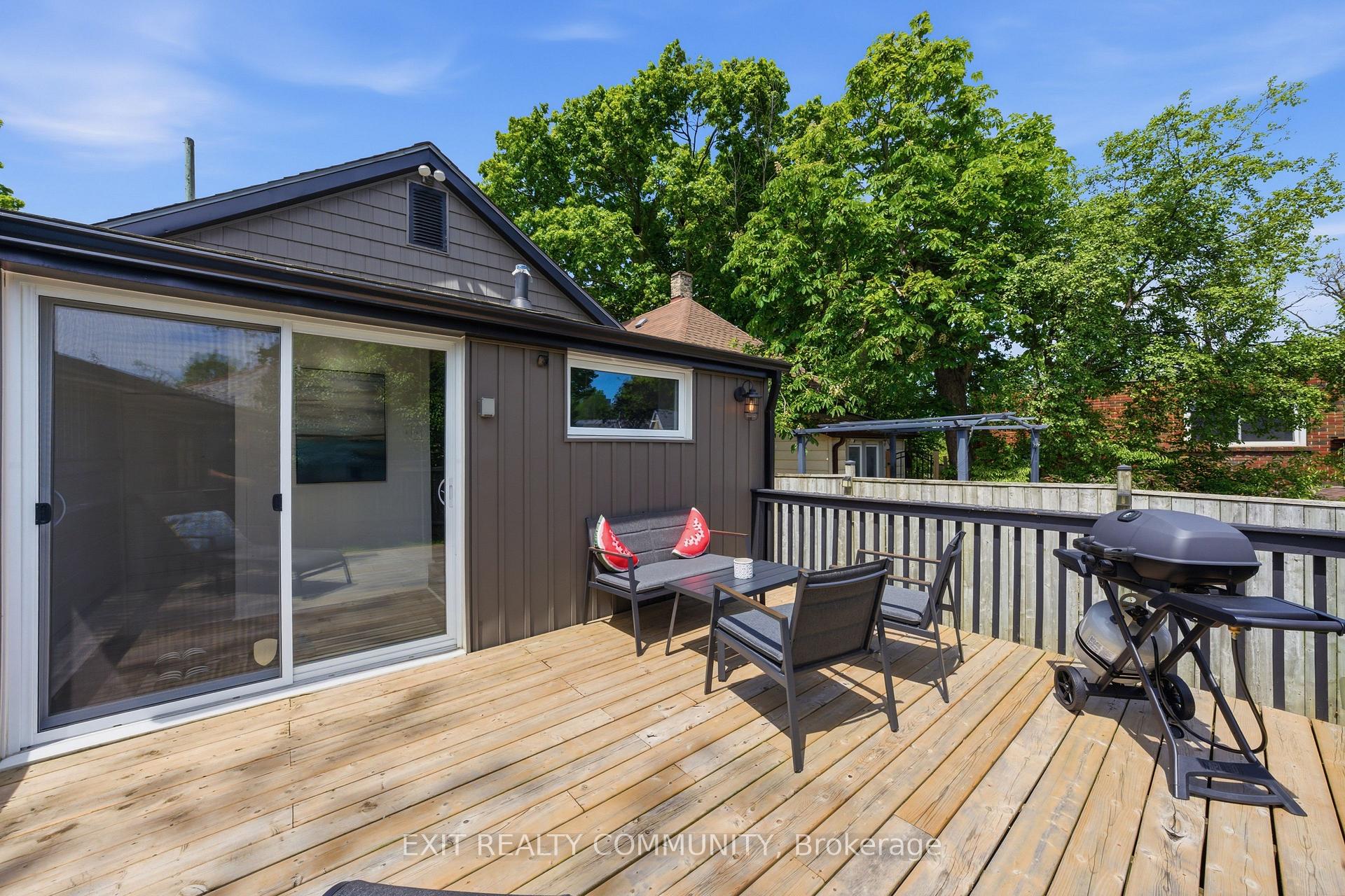 Photo 3 of 20 Wharncliffe Road S, London, South F — HOMEH