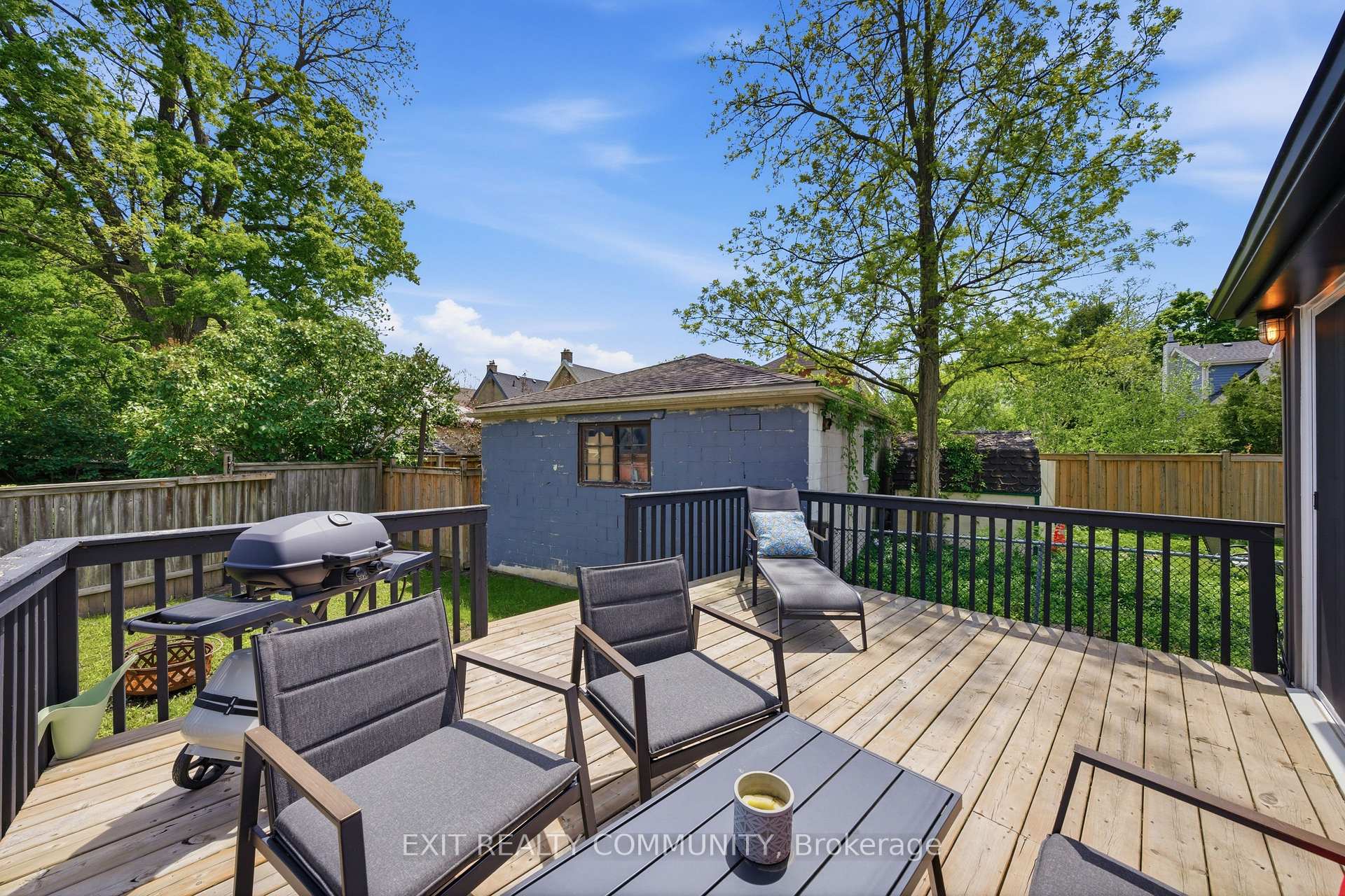 Photo 4 of 20 Wharncliffe Road S, London, South F — HOMEH