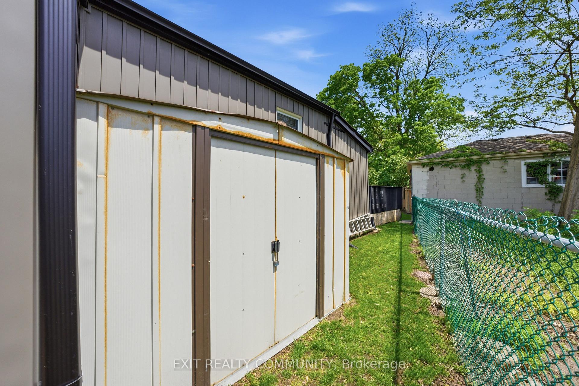 Photo 6 of 20 Wharncliffe Road S, London, South F — HOMEH