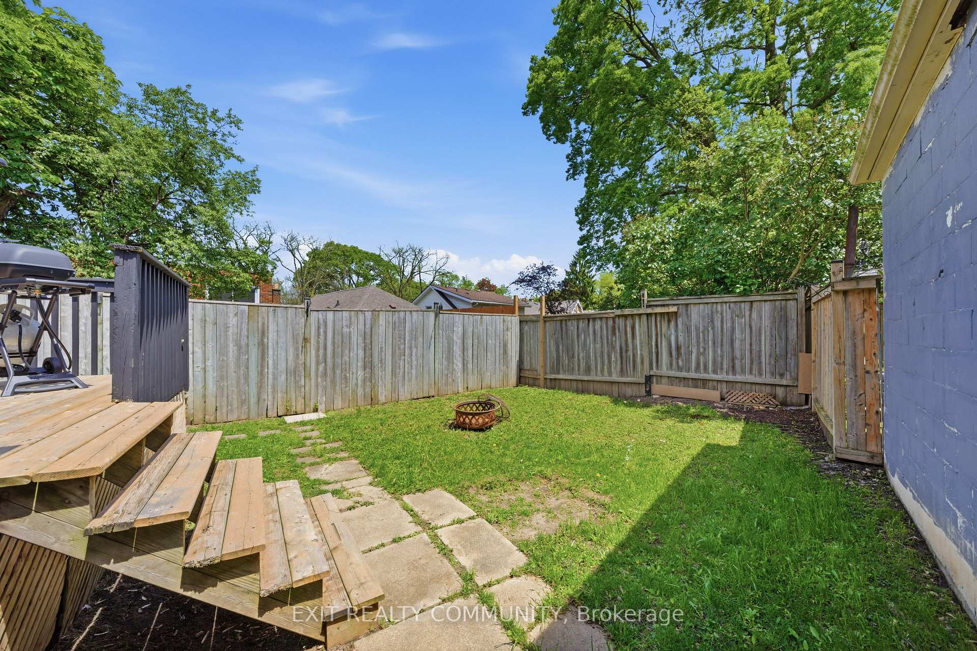 Photo 7 of 20 Wharncliffe Road S, London, South F — HOMEH