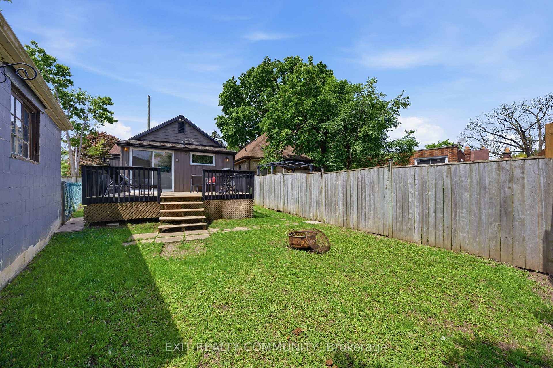 Photo 8 of 20 Wharncliffe Road S, London, South F — HOMEH