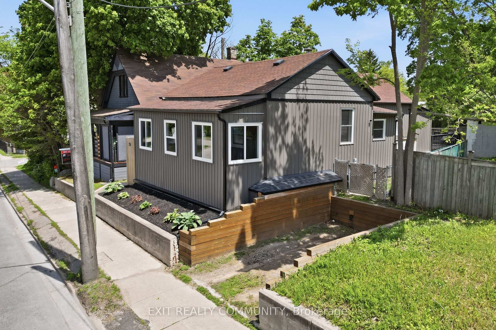 Photo 15 of 20 Wharncliffe Road S, London, South F — HOMEH