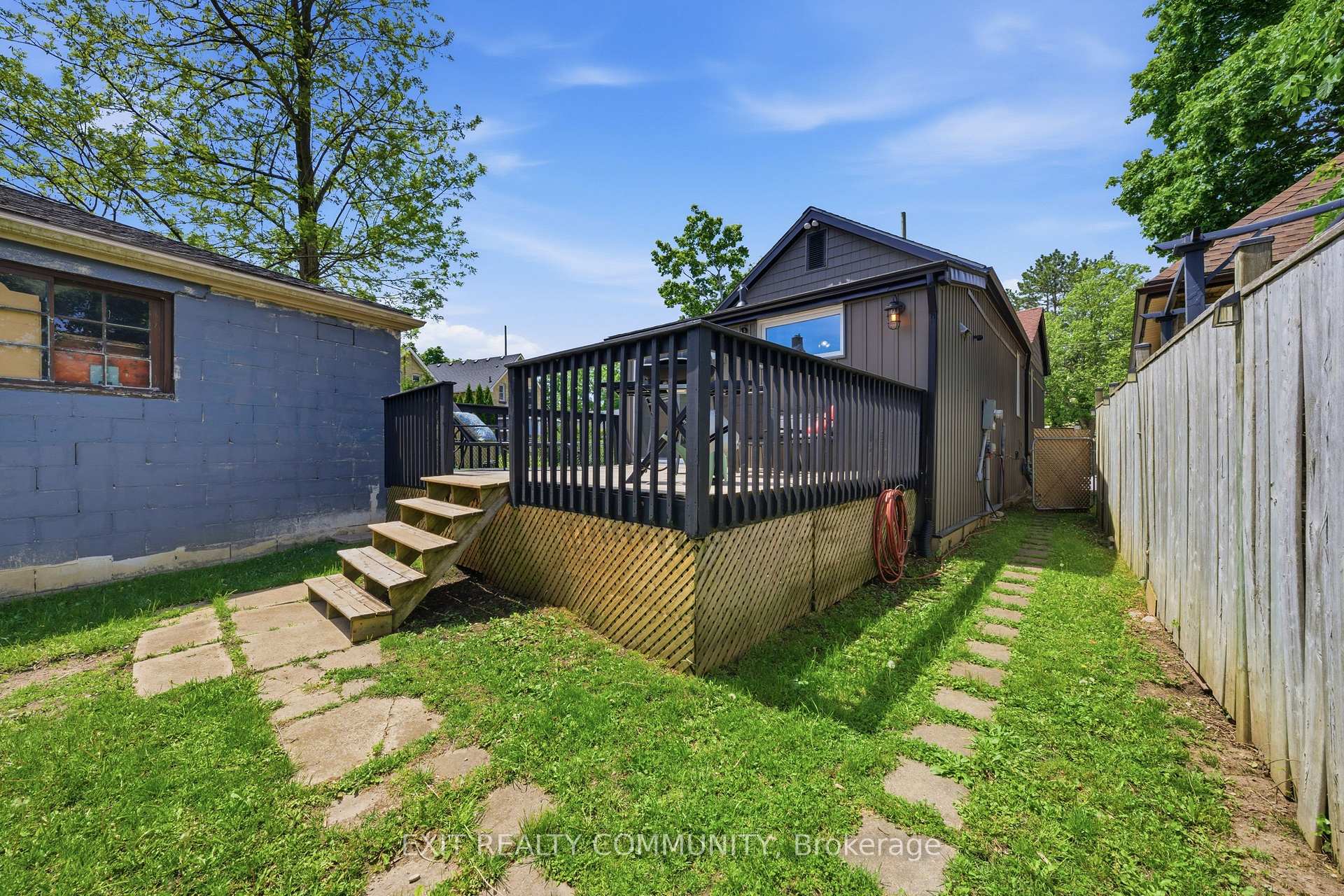 Photo 17 of 20 Wharncliffe Road S, London, South F — HOMEH