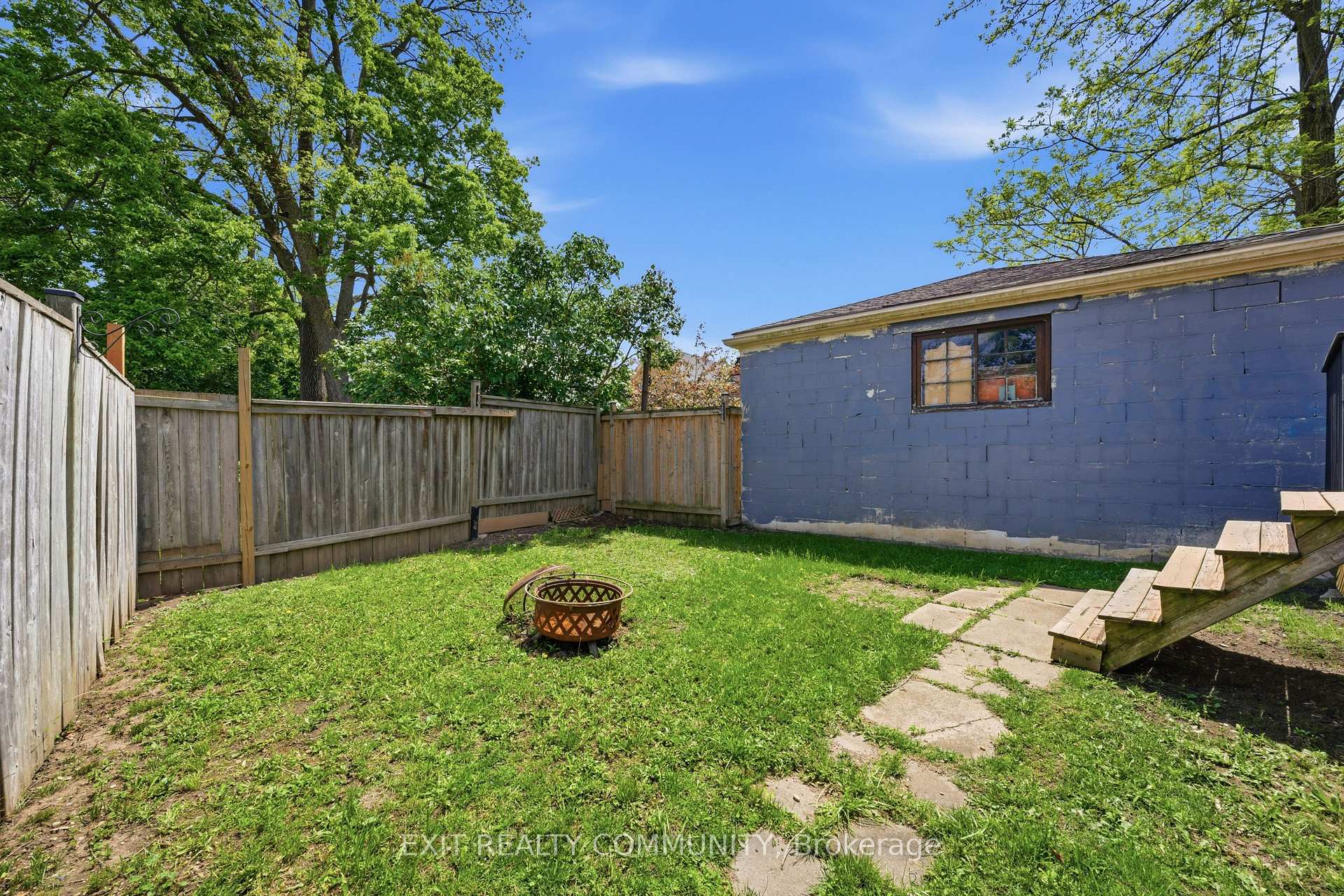 Photo 18 of 20 Wharncliffe Road S, London, South F — HOMEH