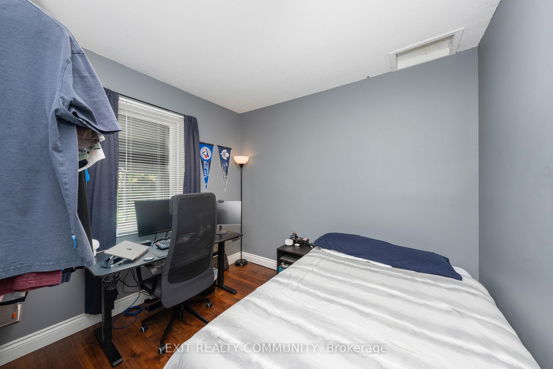 Photo 23 of 20 Wharncliffe Road S, London, South F — HOMEH