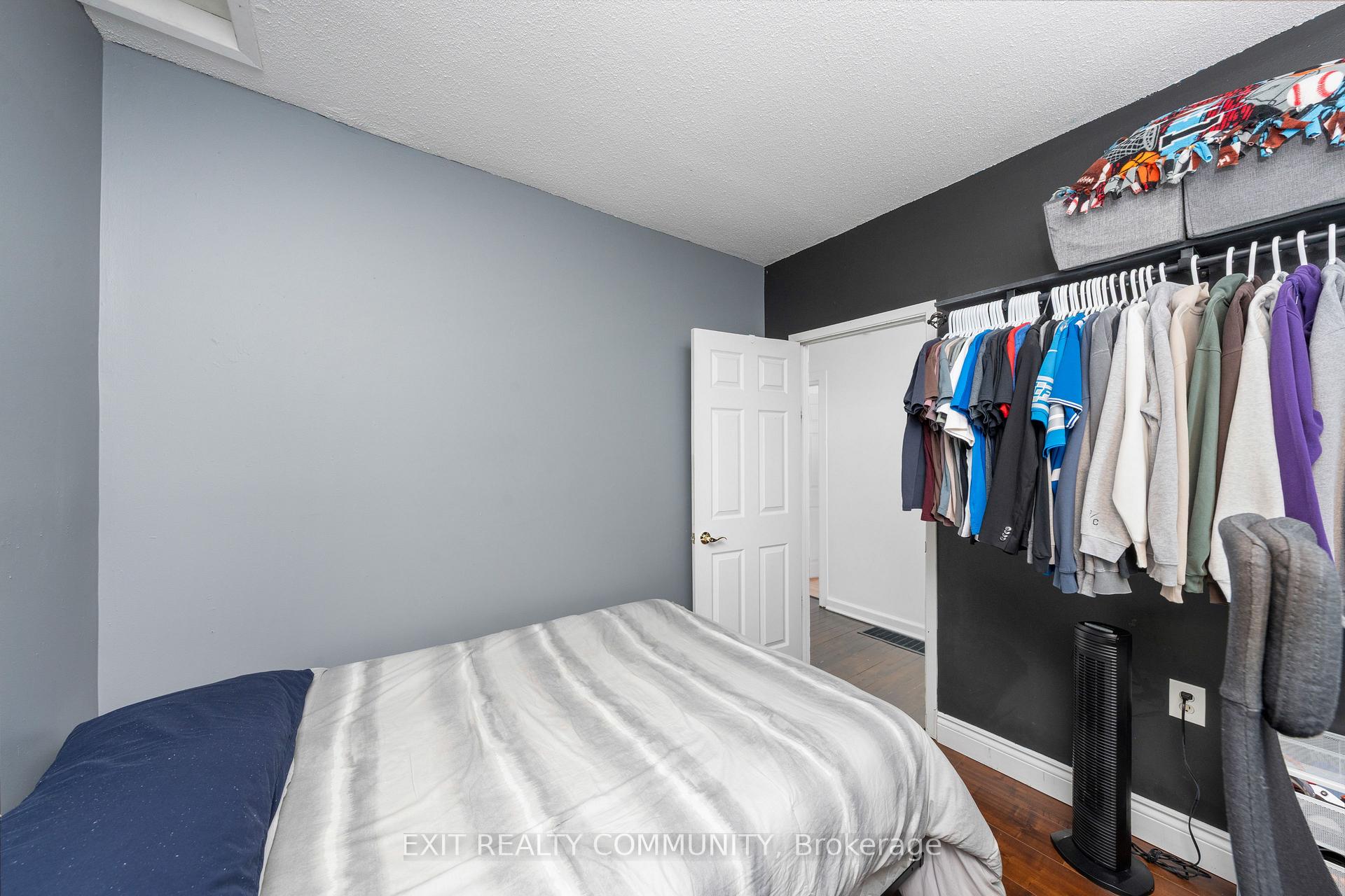 Photo 24 of 20 Wharncliffe Road S, London, South F — HOMEH