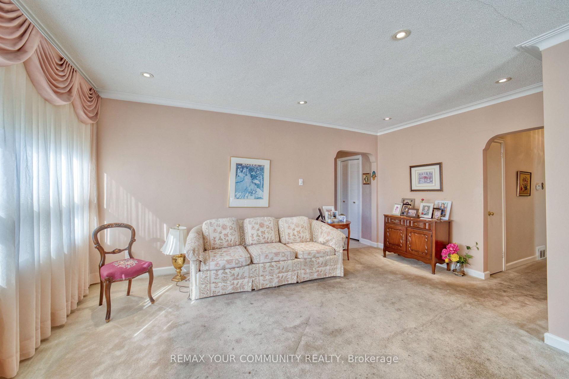 Photo 8 of 48 Alexis Boulevard, North York, Clanton Park — HOMEH