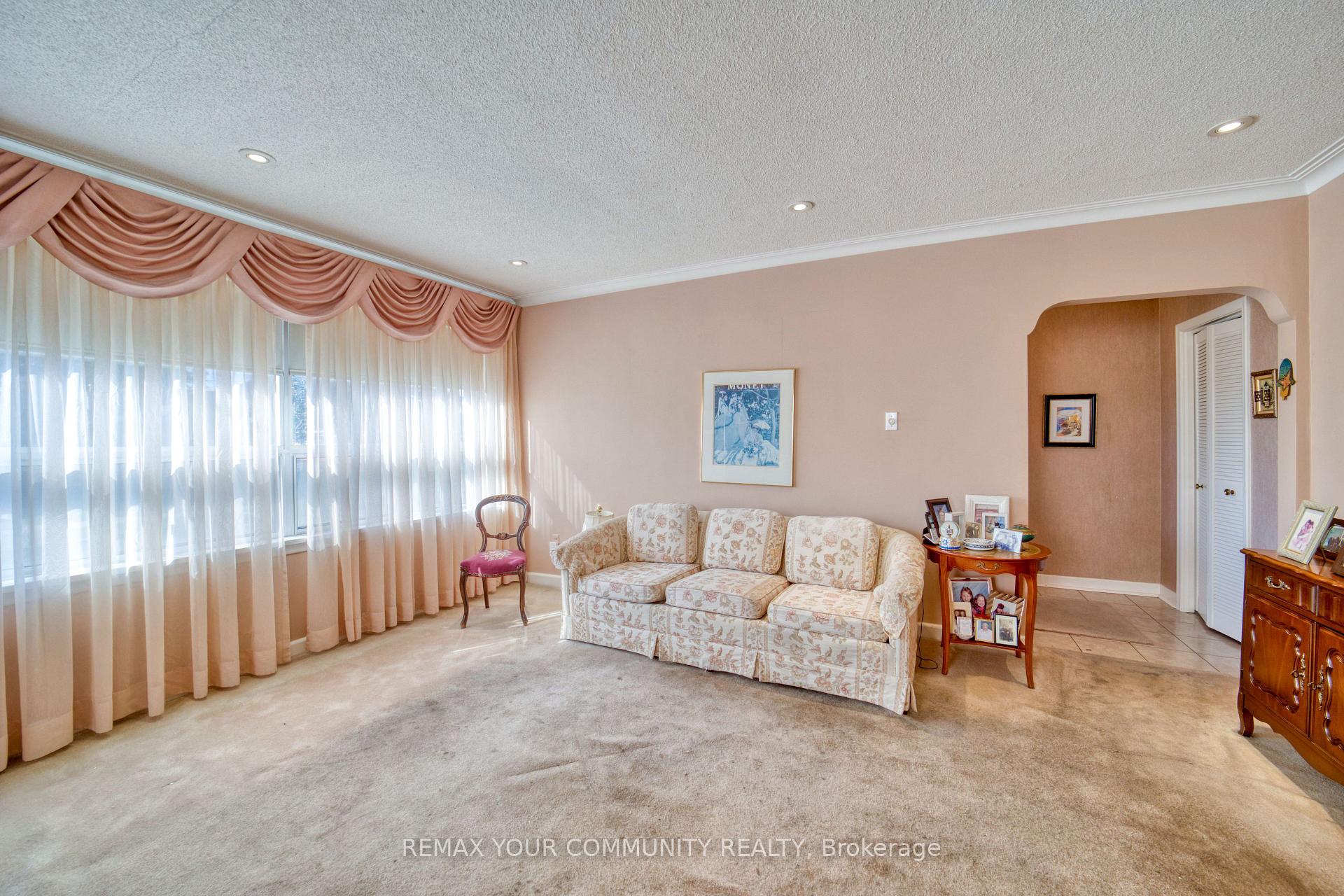 Photo 13 of 48 Alexis Boulevard, North York, Clanton Park — HOMEH