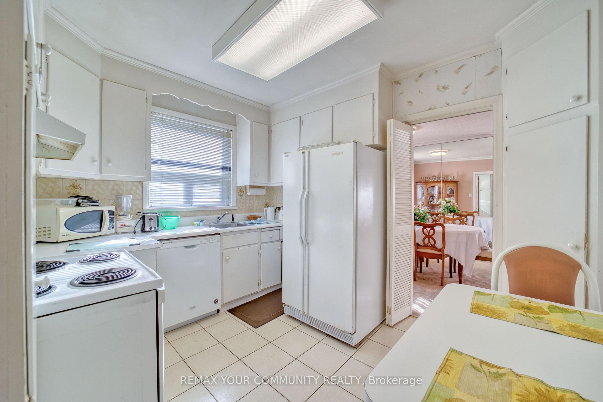 Photo 16 of 48 Alexis Boulevard, North York, Clanton Park — HOMEH