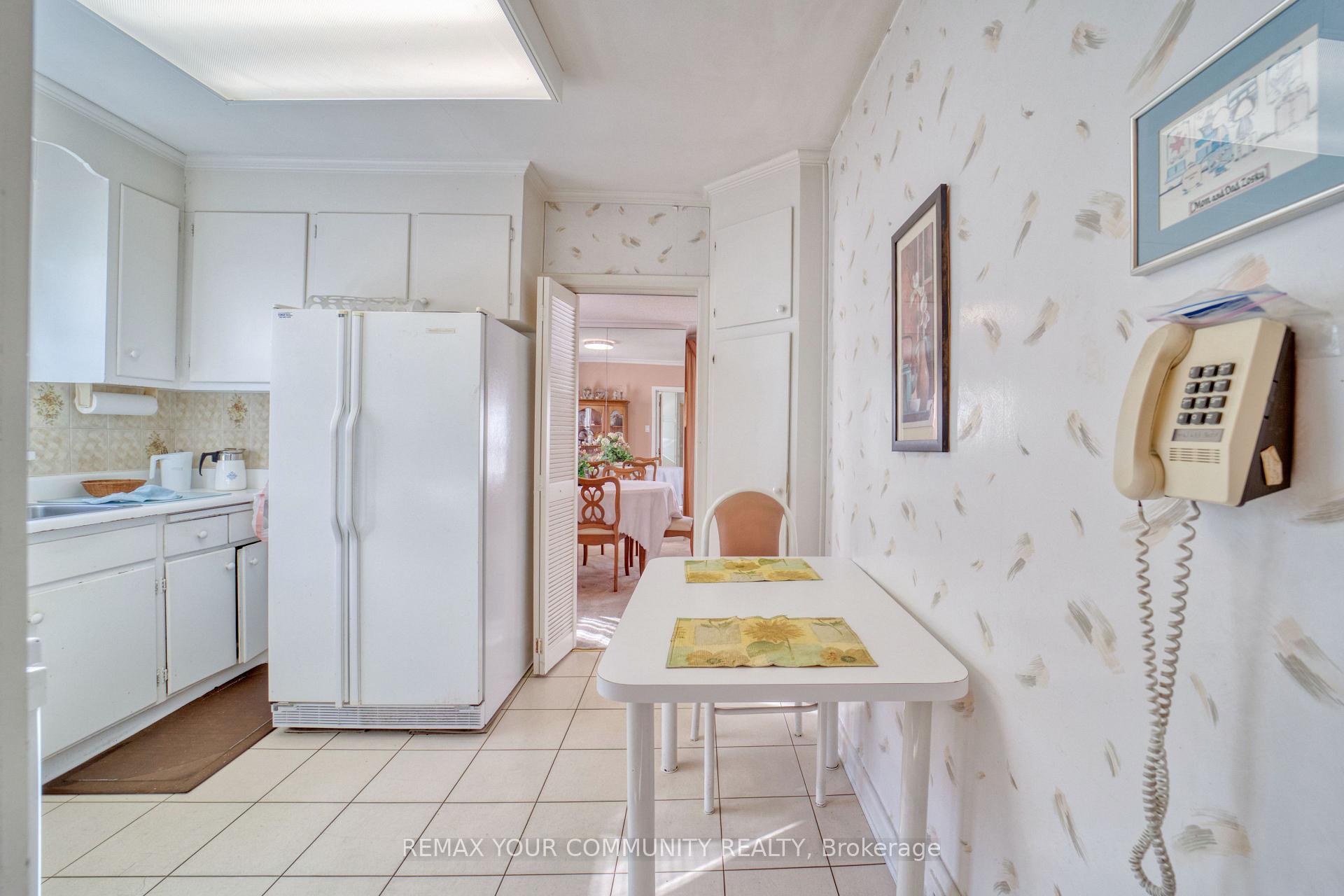 Photo 17 of 48 Alexis Boulevard, North York, Clanton Park — HOMEH