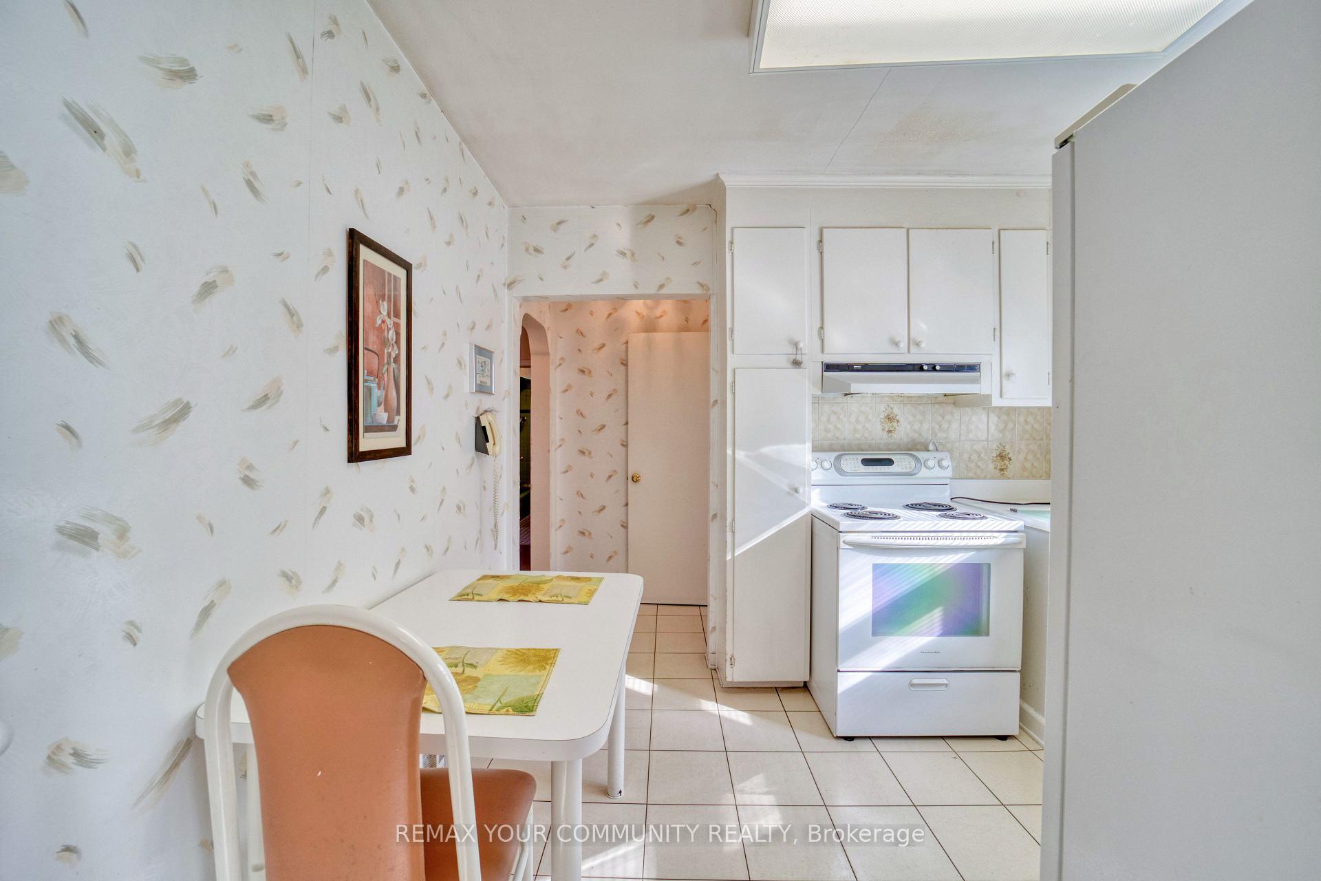 Photo 19 of 48 Alexis Boulevard, North York, Clanton Park — HOMEH
