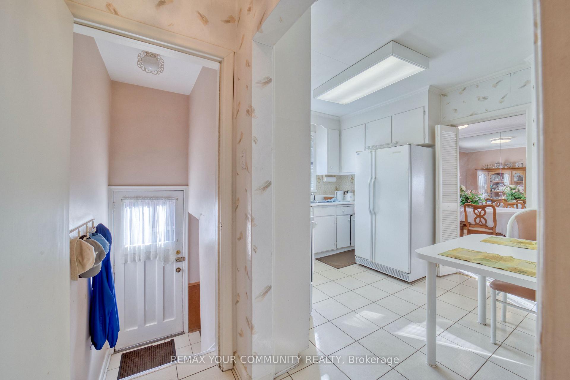 Photo 27 of 48 Alexis Boulevard, North York, Clanton Park — HOMEH