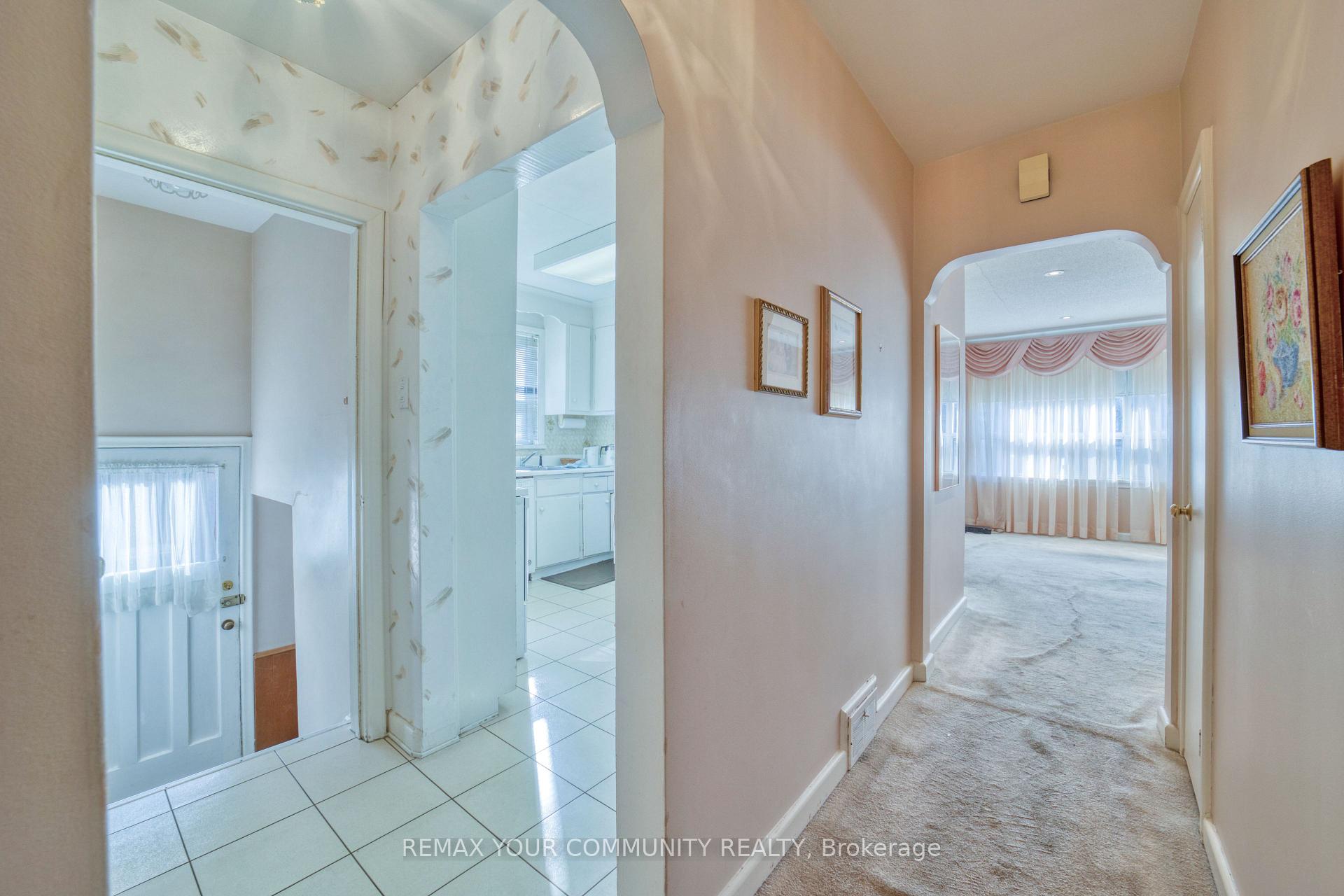 Photo 28 of 48 Alexis Boulevard, North York, Clanton Park — HOMEH