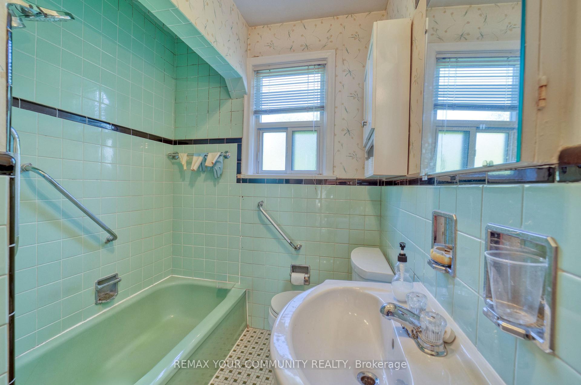 Photo 29 of 48 Alexis Boulevard, North York, Clanton Park — HOMEH