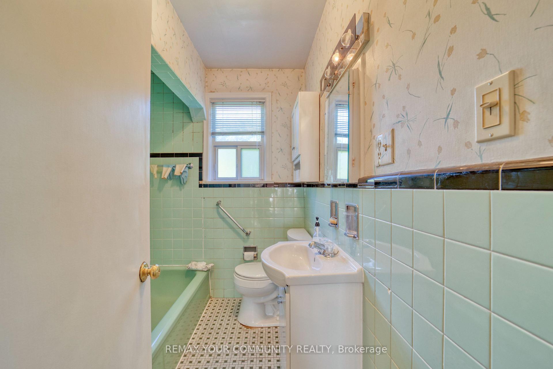 Photo 30 of 48 Alexis Boulevard, North York, Clanton Park — HOMEH
