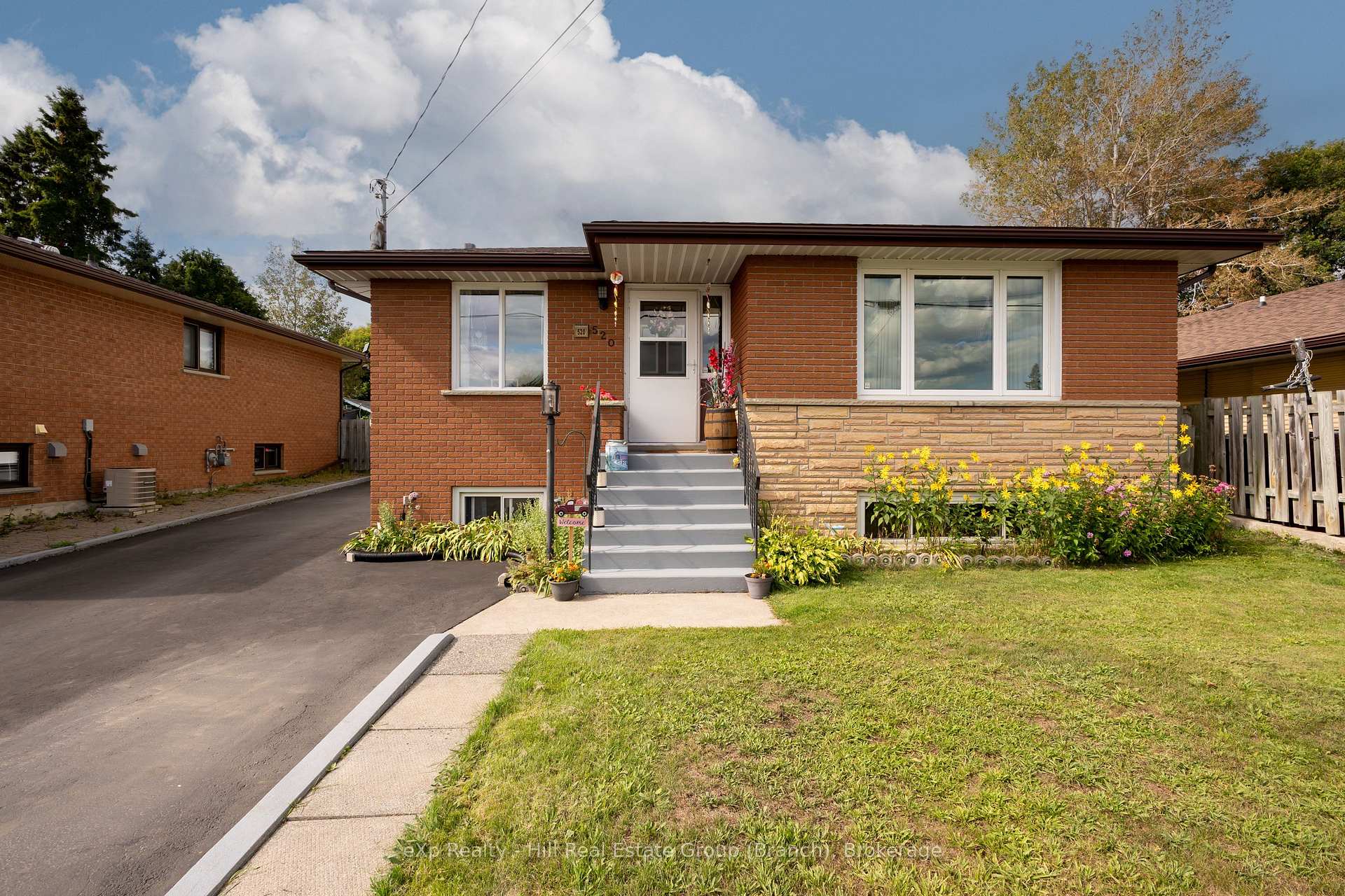 Photo 2 of 520 Dublin Avenue, Thunder Bay, John Street North — HOMEH