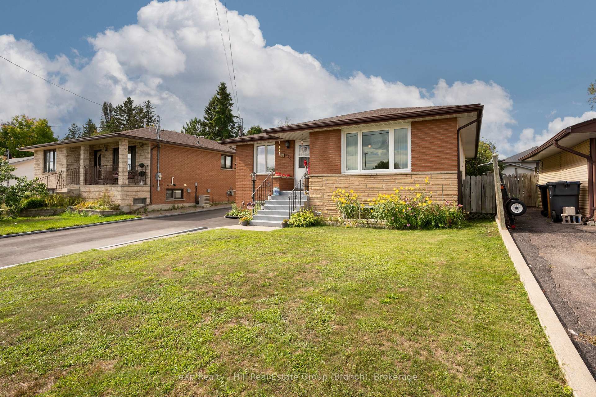 Photo 3 of 520 Dublin Avenue, Thunder Bay, John Street North — HOMEH