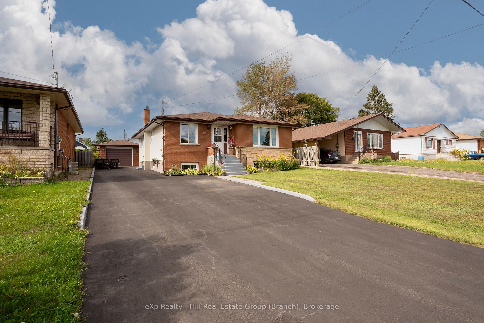 Photo 4 of 520 Dublin Avenue, Thunder Bay, John Street North — HOMEH