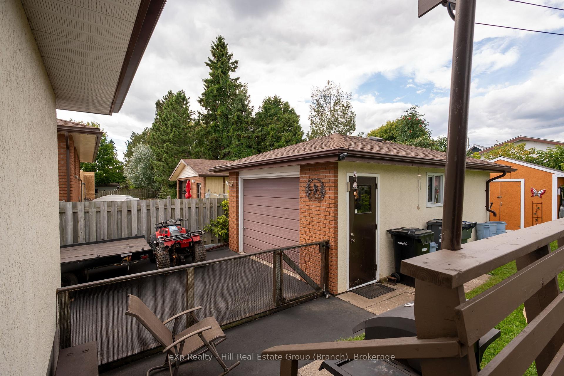 Photo 8 of 520 Dublin Avenue, Thunder Bay, John Street North — HOMEH