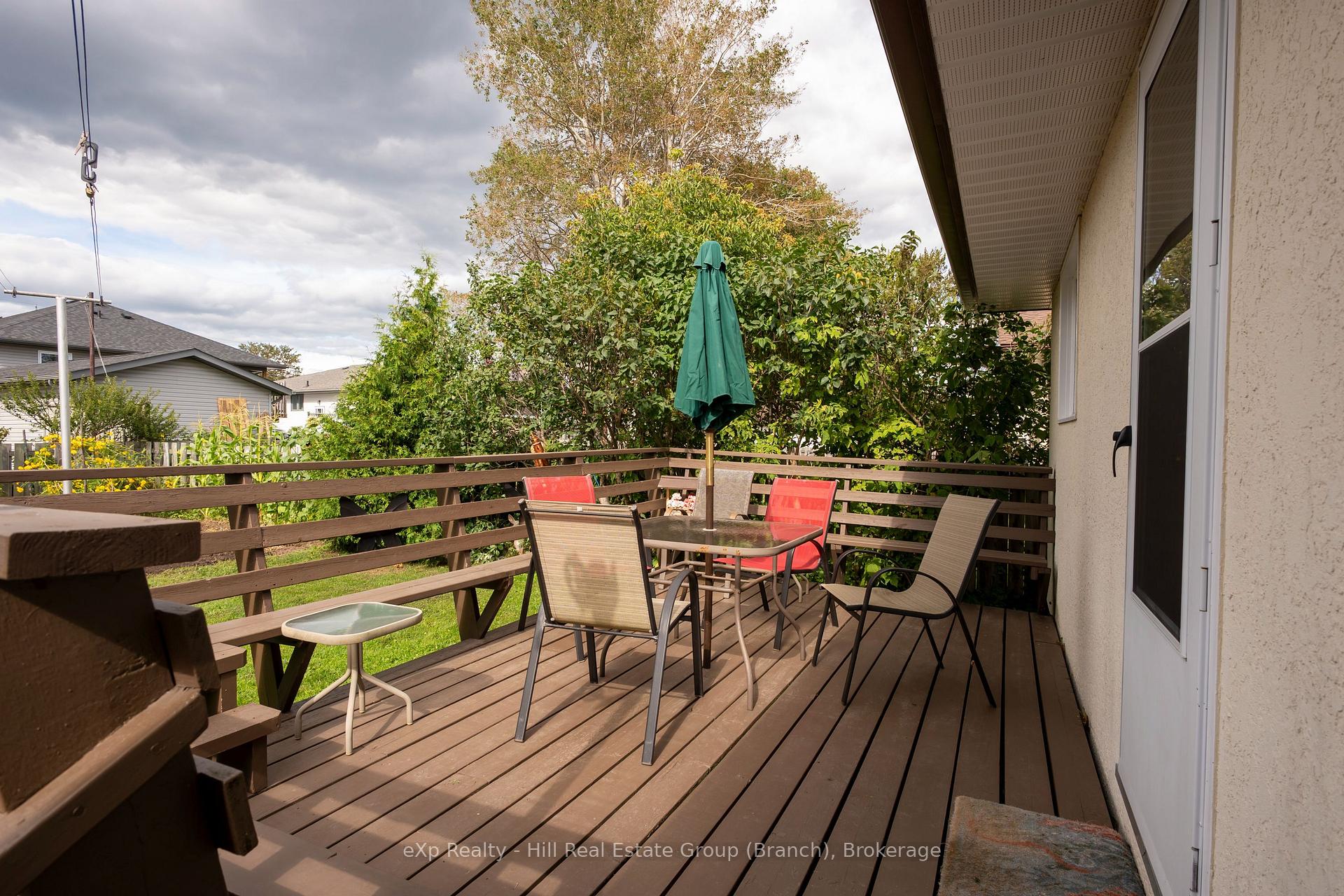 Photo 9 of 520 Dublin Avenue, Thunder Bay, John Street North — HOMEH