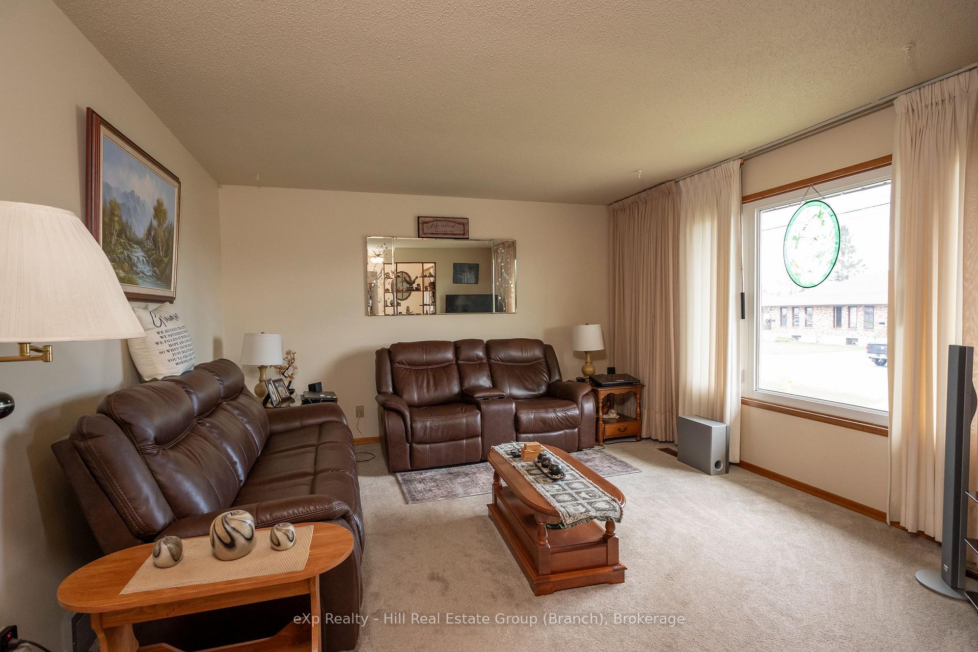 Photo 11 of 520 Dublin Avenue, Thunder Bay, John Street North — HOMEH