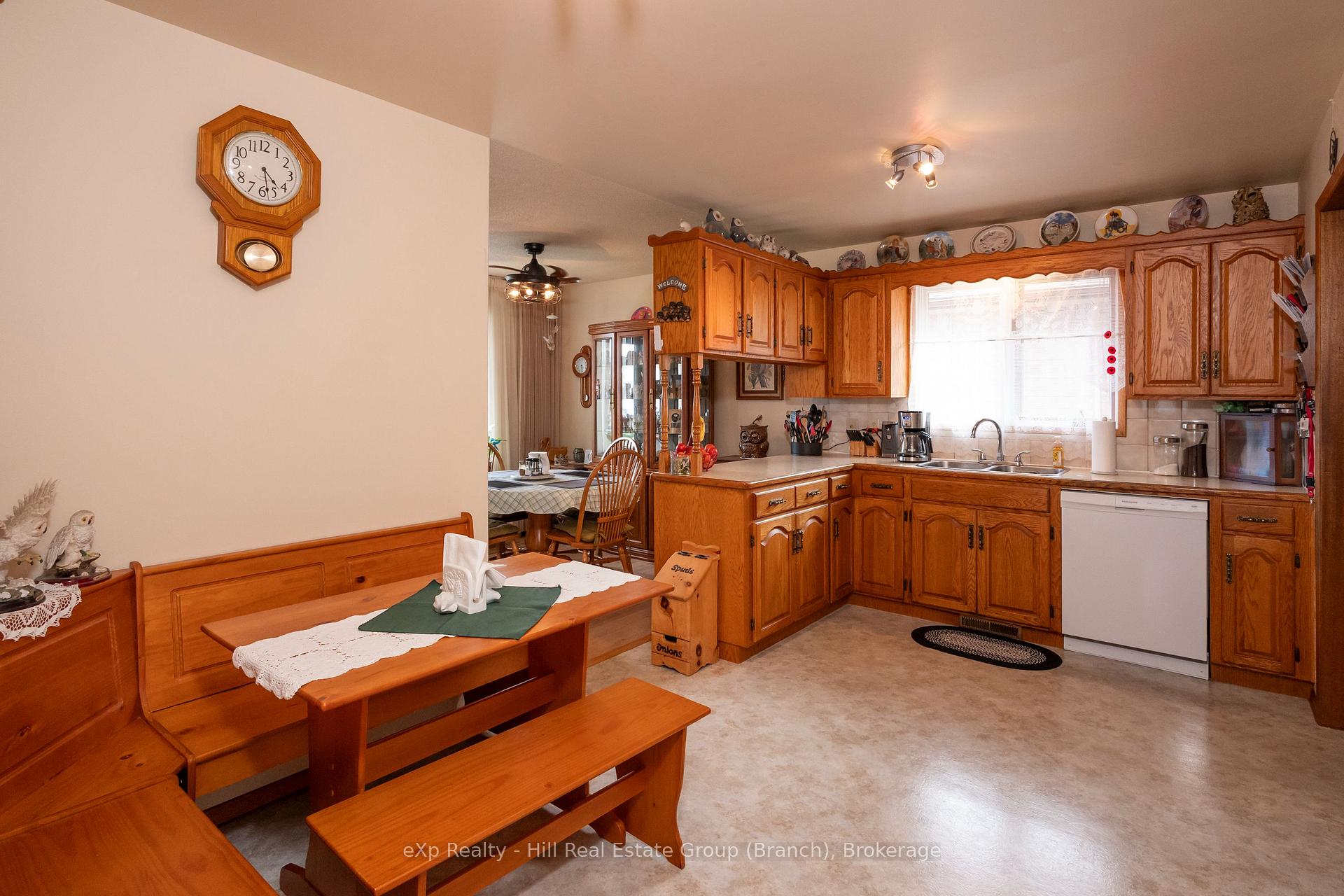 Photo 20 of 520 Dublin Avenue, Thunder Bay, John Street North — HOMEH