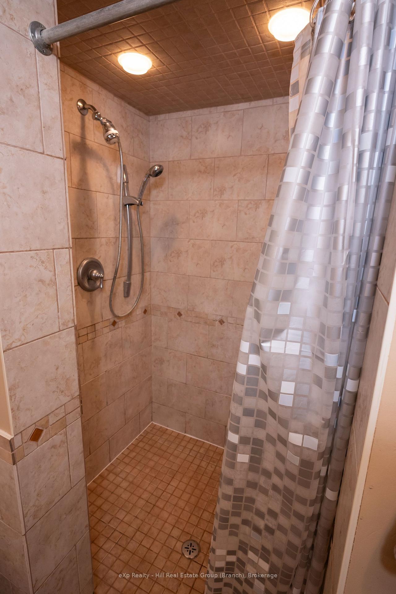 Photo 46 of 520 Dublin Avenue, Thunder Bay, John Street North — HOMEH