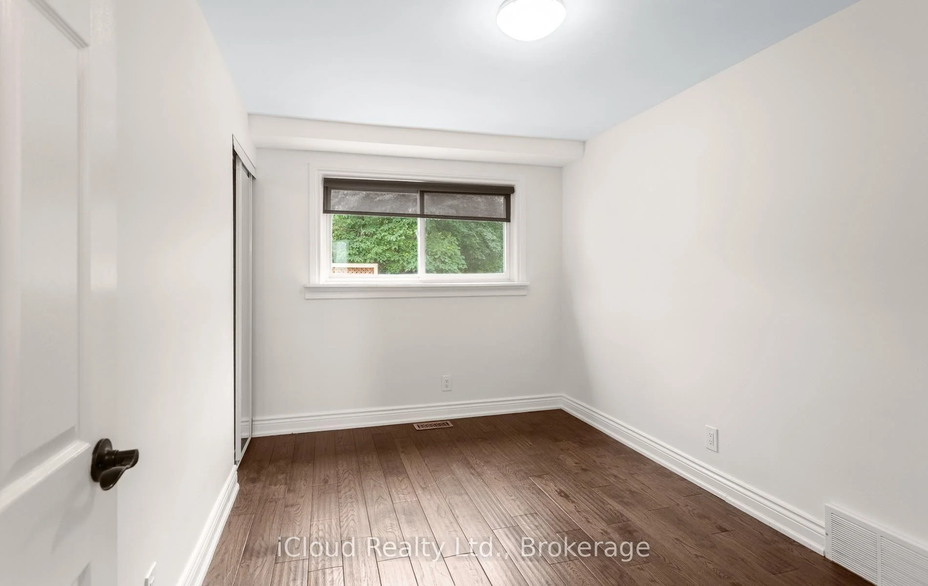 Photo 14 of 588 Walkers Line, Burlington, Roseland — HOMEH