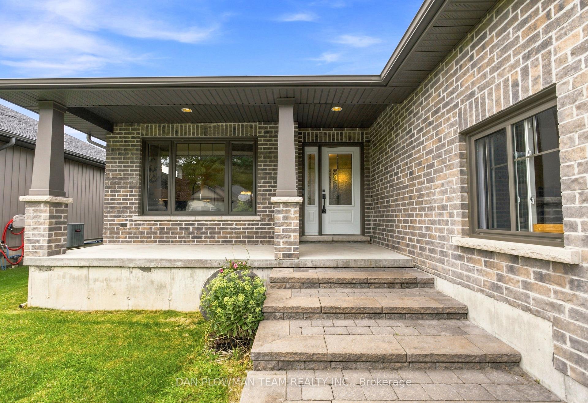 Photo 2 of 26 Autumn Grove, Quinte West, Murray Ward — HOMEH
