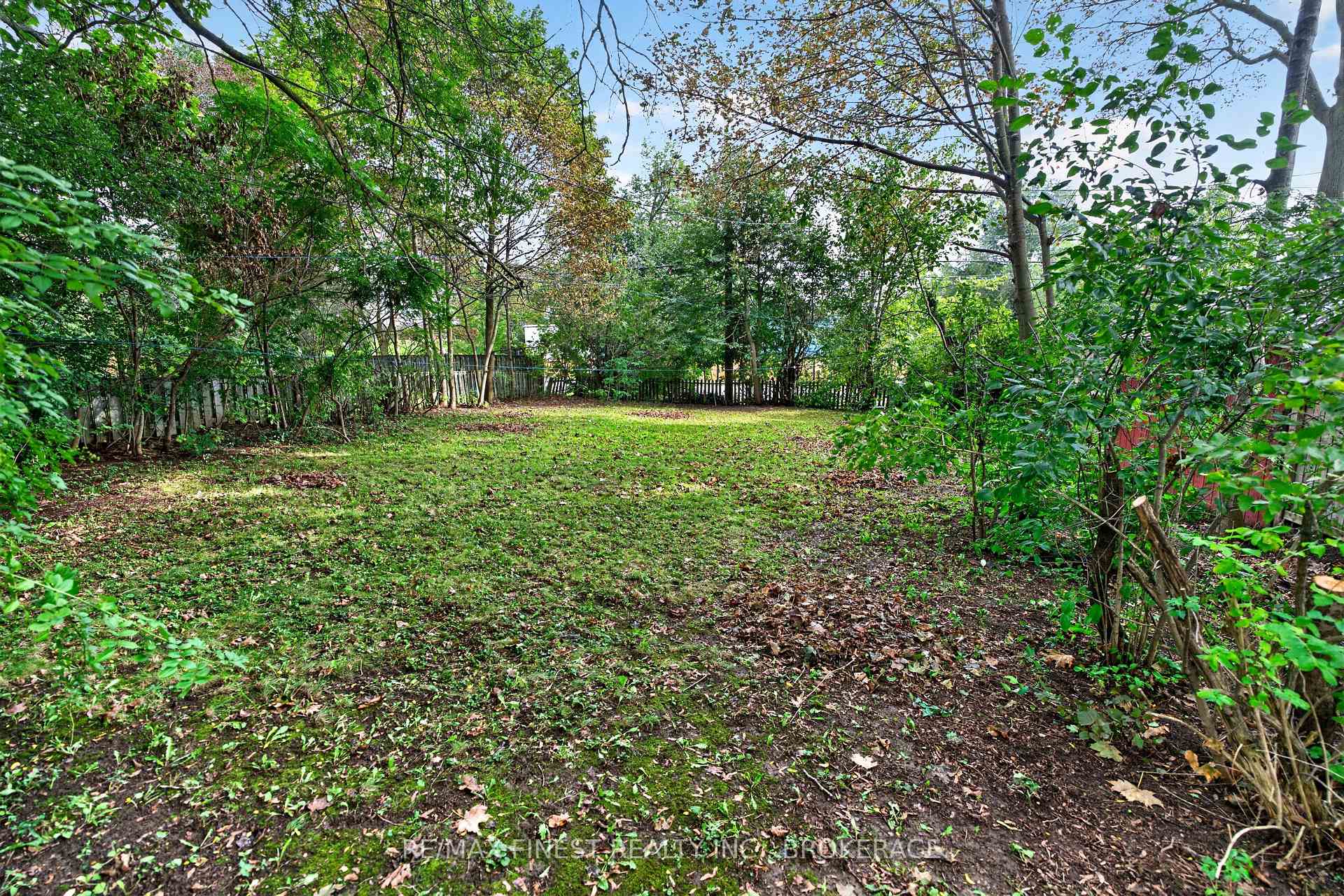 Photo 5 of 92 Cliff Crescent, Kingston, Central City West — HOMEH