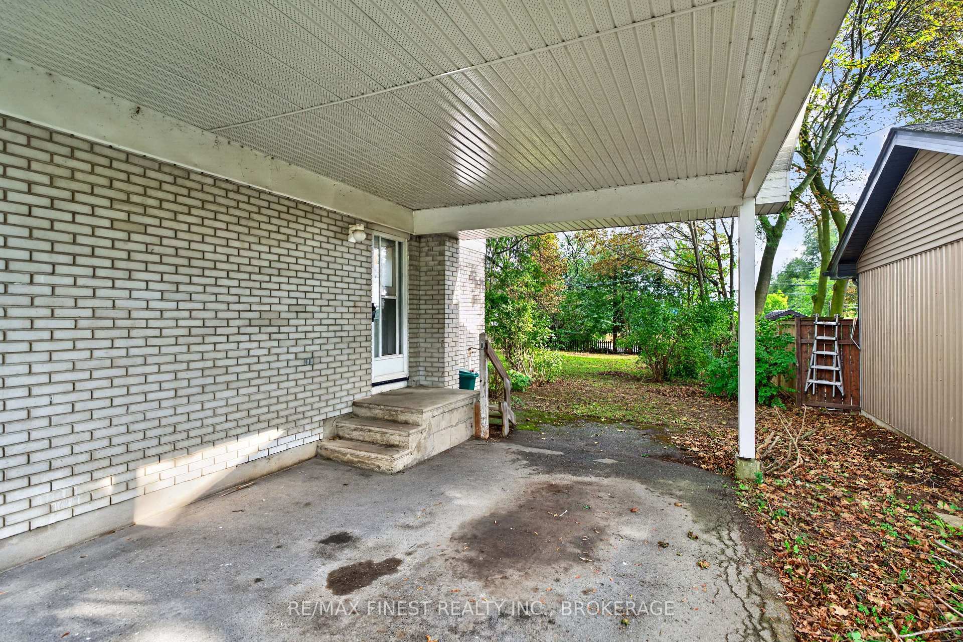 Photo 4 of 92 Cliff Crescent, Kingston, Central City West — HOMEH