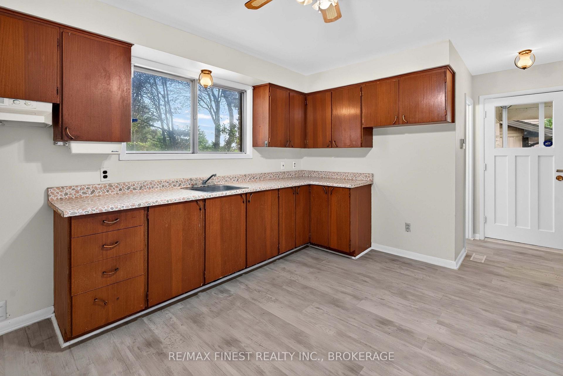 Photo 9 of 92 Cliff Crescent, Kingston, Central City West — HOMEH