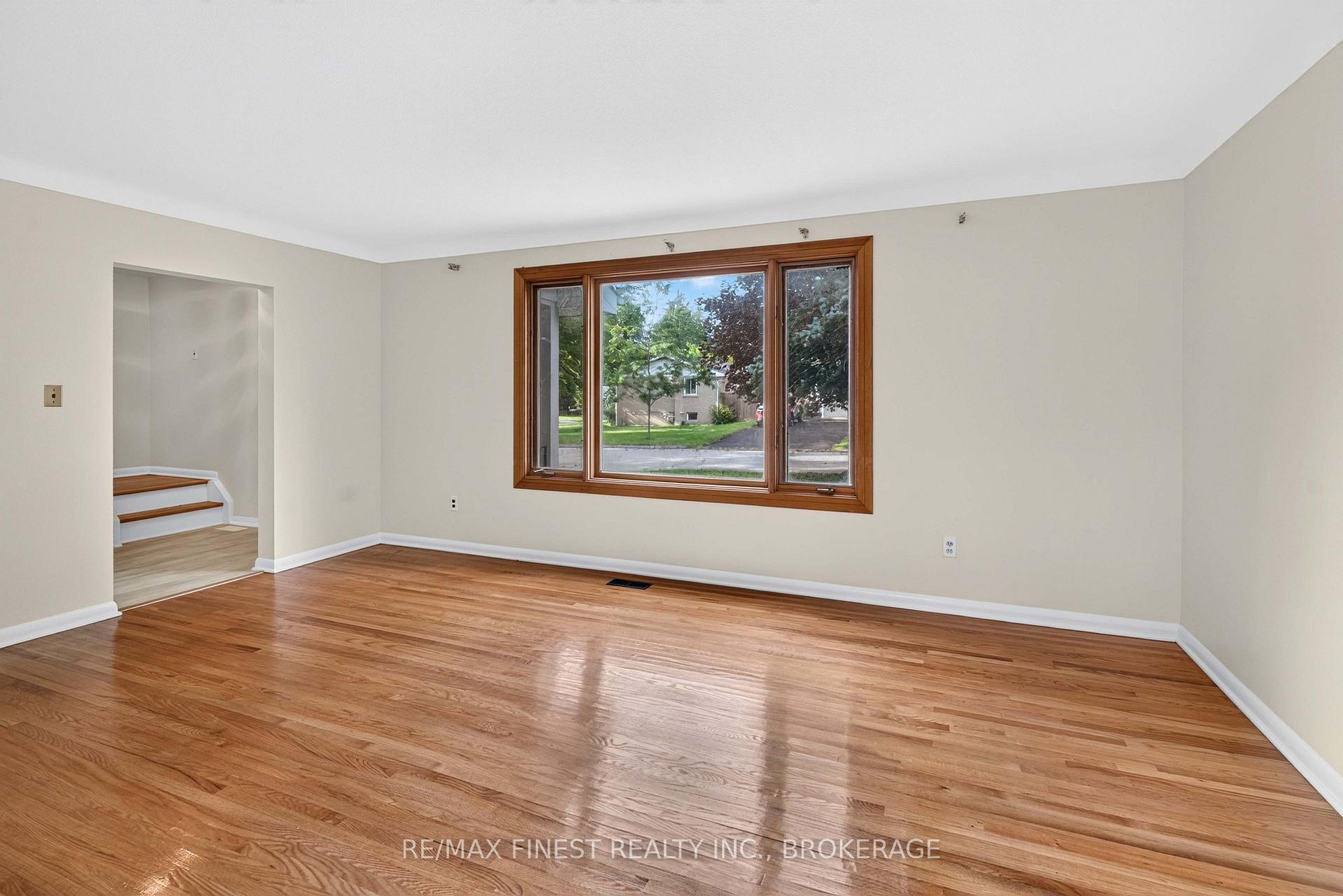 Photo 10 of 92 Cliff Crescent, Kingston, Central City West — HOMEH